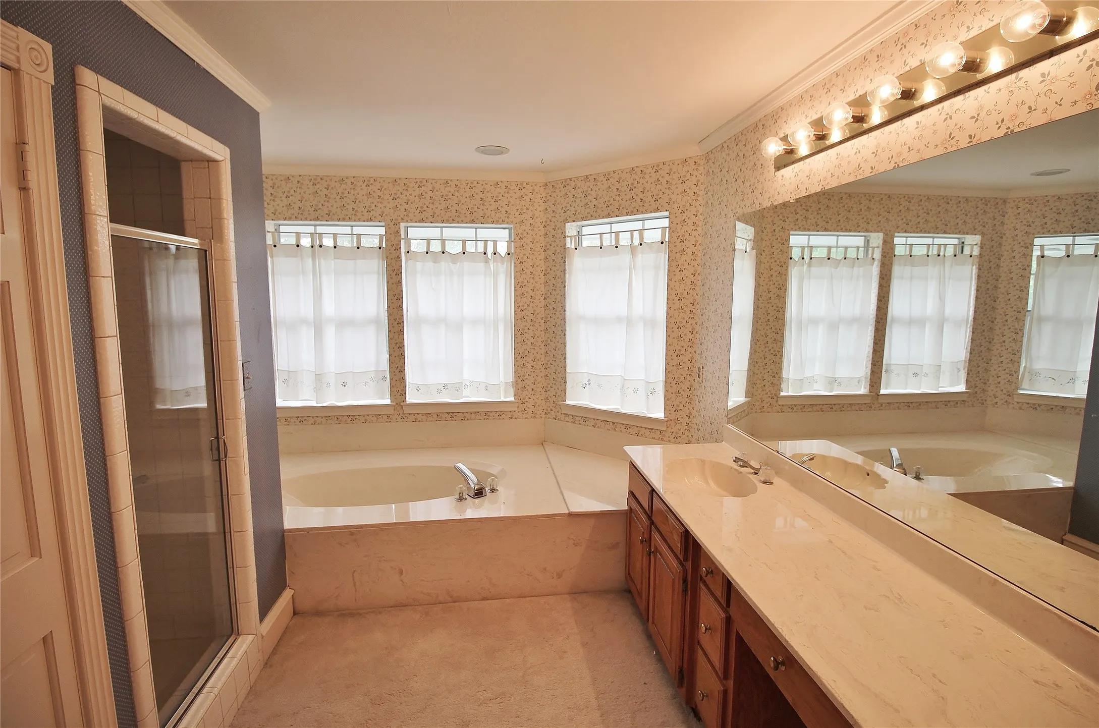 Single Family Residence For Rent in Ellis County , 8150 Bob White Road, Waxahachie, Texas 75167, 3 Bedroom, 4 Bathroom, Garage spaces, 3,662 Sqft, built in 1984, mls#21371825, Real Estate Agent in Waxahachie, Homes For Rent in Ellis county, Homes For Rent in Waxahachie, Realtor in Waxahachie Texas, Real Estate Brokerage Independent Realty Texas, Luminita Cordes Realtor