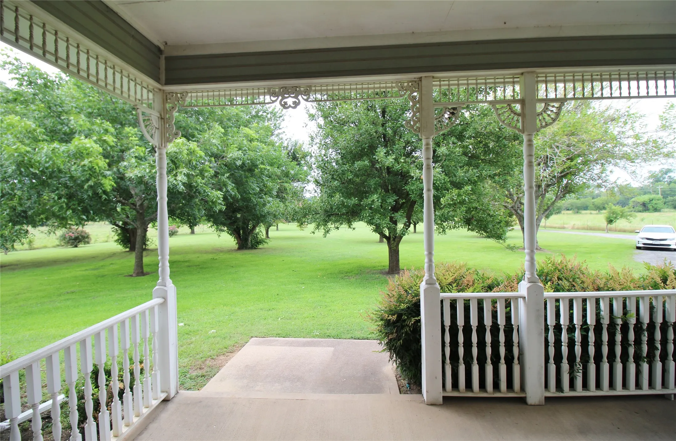 Single Family Residence For Rent in Ellis County , 8150 Bob White Road, Waxahachie, Texas 75167, 3 Bedroom, 4 Bathroom, Garage spaces, 3,662 Sqft, built in 1984, mls#21371825, Real Estate Agent in Waxahachie, Homes For Rent in Ellis county, Homes For Rent in Waxahachie, Realtor in Waxahachie Texas, Real Estate Brokerage Independent Realty Texas, Luminita Cordes Realtor