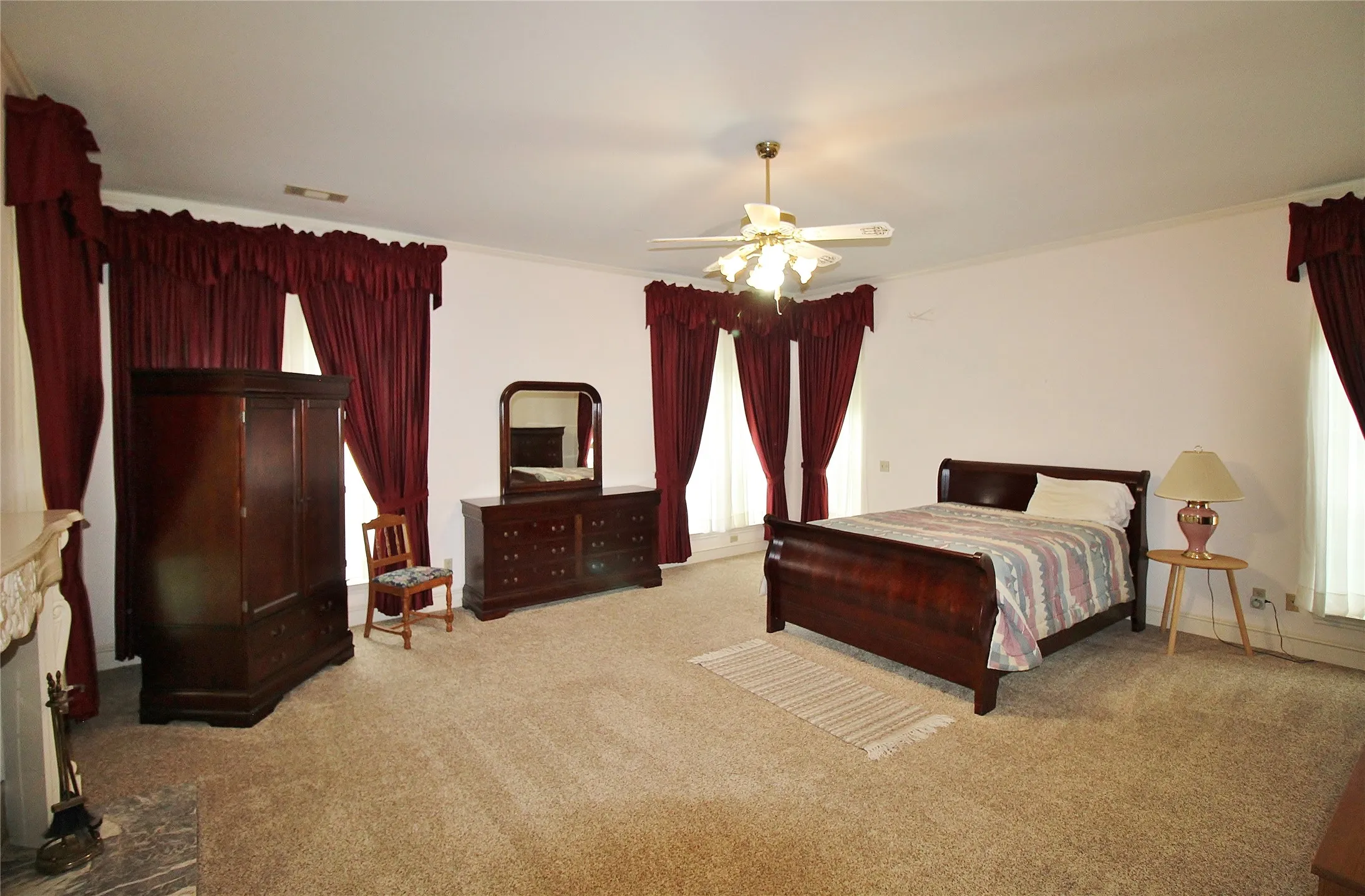 Single Family Residence For Rent in Ellis County , 8150 Bob White Road, Waxahachie, Texas 75167, 3 Bedroom, 4 Bathroom, Garage spaces, 3,662 Sqft, built in 1984, mls#21371825, Real Estate Agent in Waxahachie, Homes For Rent in Ellis county, Homes For Rent in Waxahachie, Realtor in Waxahachie Texas, Real Estate Brokerage Independent Realty Texas, Luminita Cordes Realtor