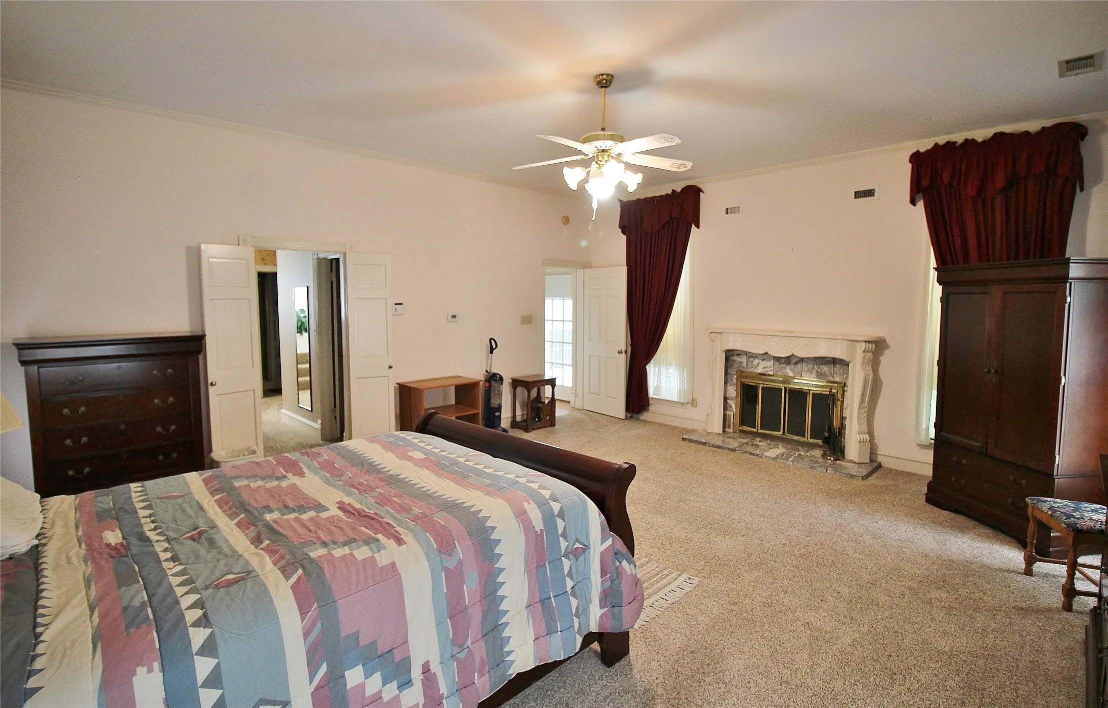 Single Family Residence For Rent in Ellis County , 8150 Bob White Road, Waxahachie, Texas 75167, 3 Bedroom, 4 Bathroom, Garage spaces, 3,662 Sqft, built in 1984, mls#21371825, Real Estate Agent in Waxahachie, Homes For Rent in Ellis county, Homes For Rent in Waxahachie, Realtor in Waxahachie Texas, Real Estate Brokerage Independent Realty Texas, Luminita Cordes Realtor