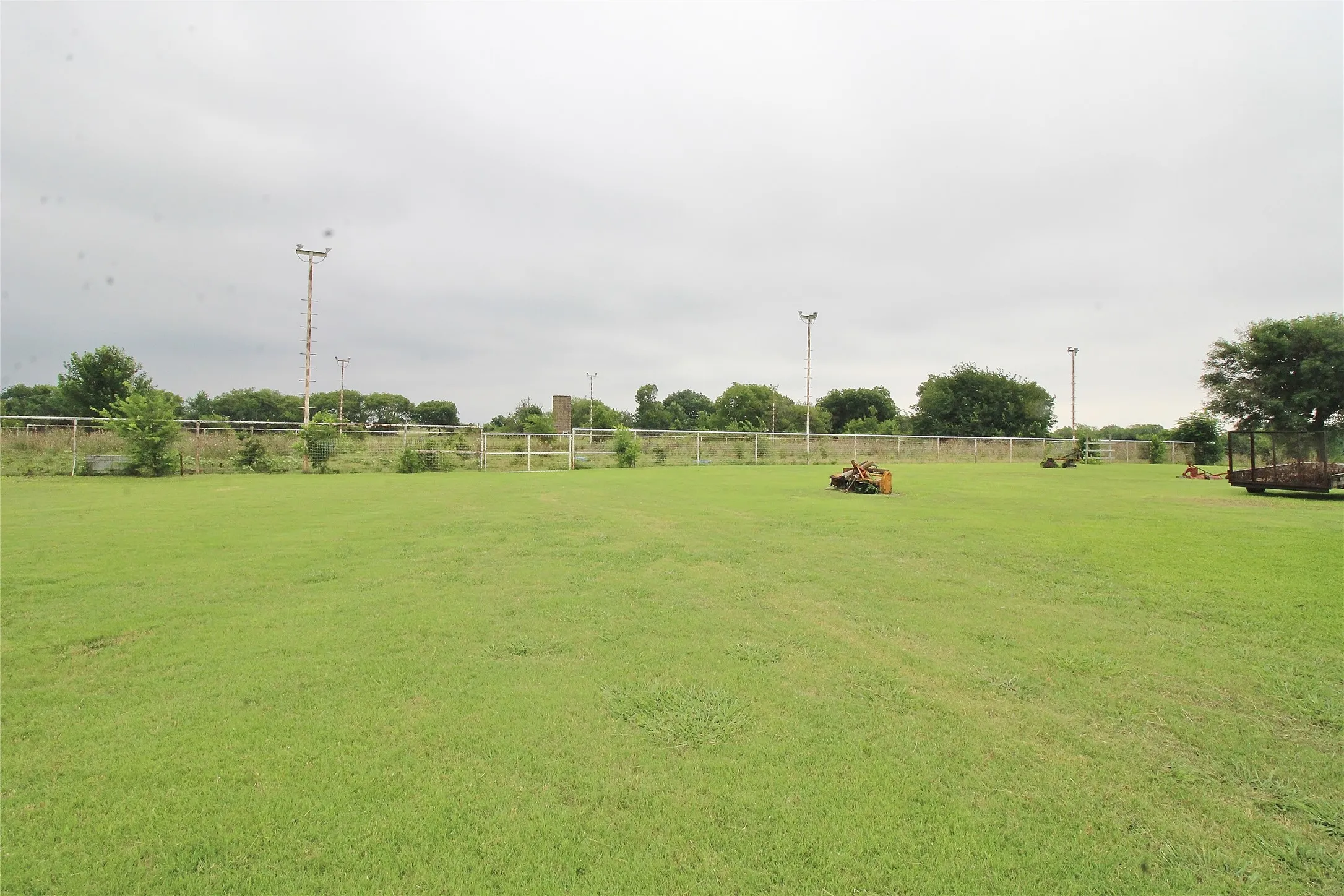 Single Family Residence For Rent in Ellis County , 8150 Bob White Road, Waxahachie, Texas 75167, 3 Bedroom, 4 Bathroom, Garage spaces, 3,662 Sqft, built in 1984, mls#21371825, Real Estate Agent in Waxahachie, Homes For Rent in Ellis county, Homes For Rent in Waxahachie, Realtor in Waxahachie Texas, Real Estate Brokerage Independent Realty Texas, Luminita Cordes Realtor