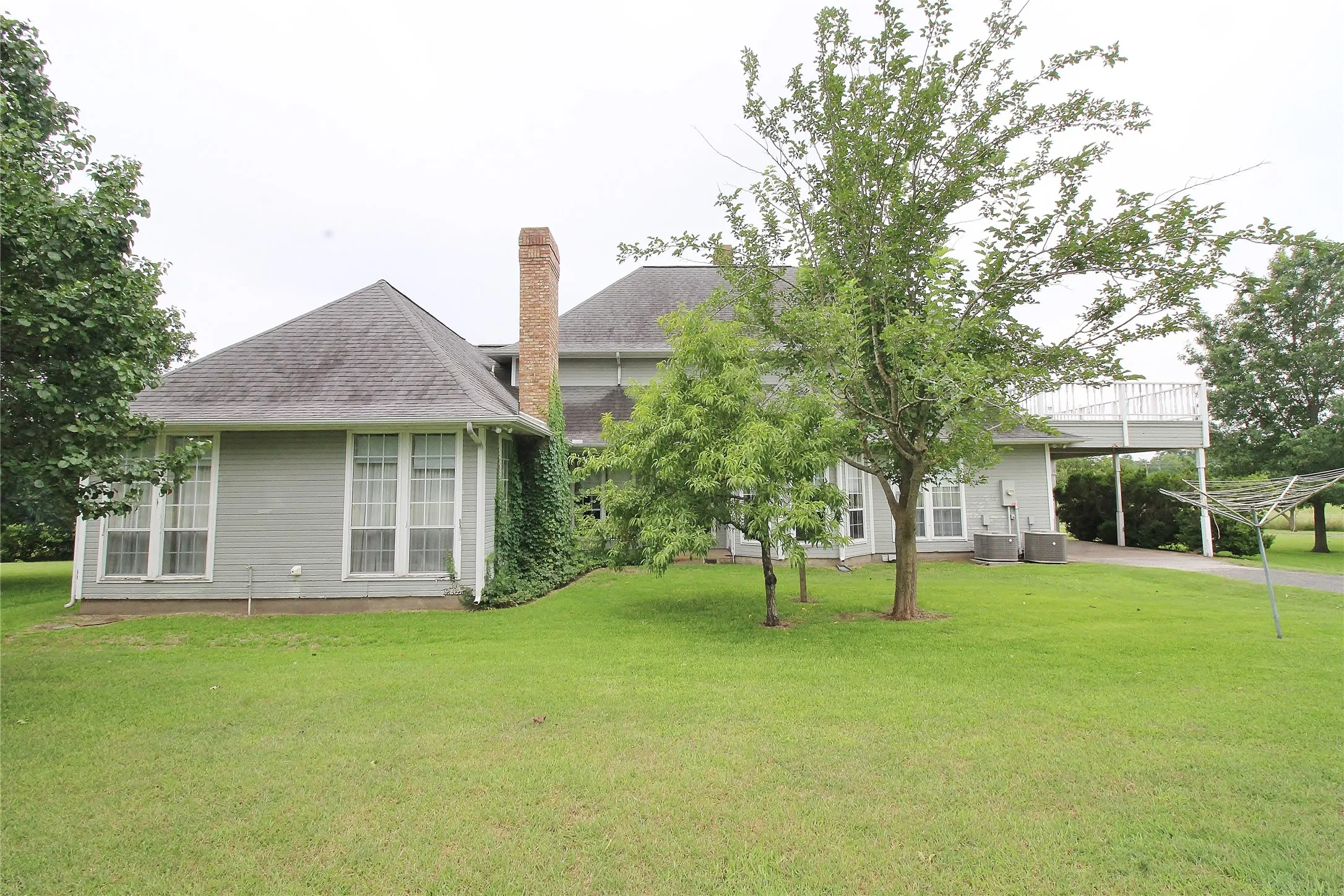 Single Family Residence For Rent in Ellis County , 8150 Bob White Road, Waxahachie, Texas 75167, 3 Bedroom, 4 Bathroom, Garage spaces, 3,662 Sqft, built in 1984, mls#21371825, Real Estate Agent in Waxahachie, Homes For Rent in Ellis county, Homes For Rent in Waxahachie, Realtor in Waxahachie Texas, Real Estate Brokerage Independent Realty Texas, Luminita Cordes Realtor
