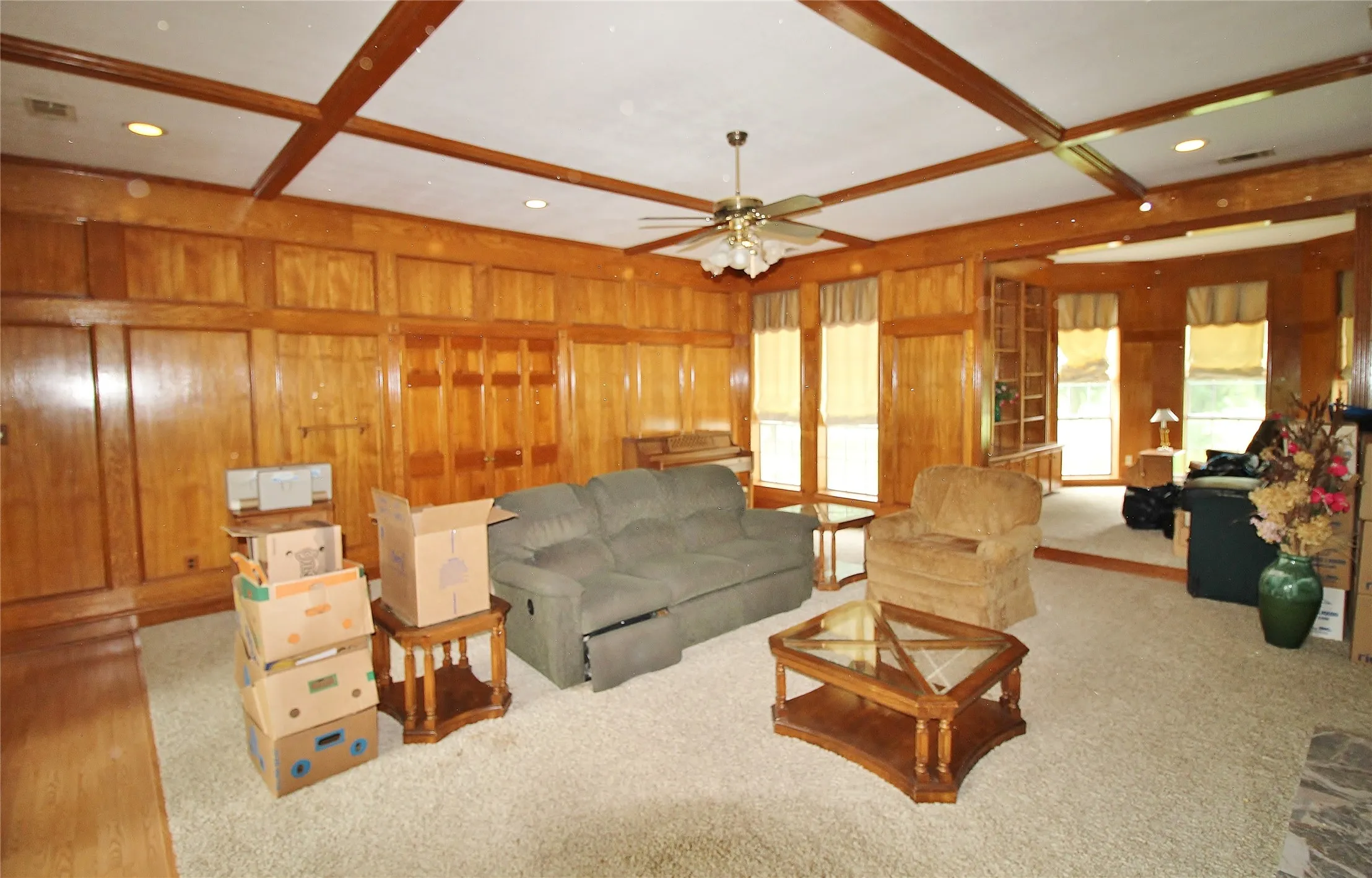 Single Family Residence For Rent in Ellis County , 8150 Bob White Road, Waxahachie, Texas 75167, 3 Bedroom, 4 Bathroom, Garage spaces, 3,662 Sqft, built in 1984, mls#21371825, Real Estate Agent in Waxahachie, Homes For Rent in Ellis county, Homes For Rent in Waxahachie, Realtor in Waxahachie Texas, Real Estate Brokerage Independent Realty Texas, Luminita Cordes Realtor