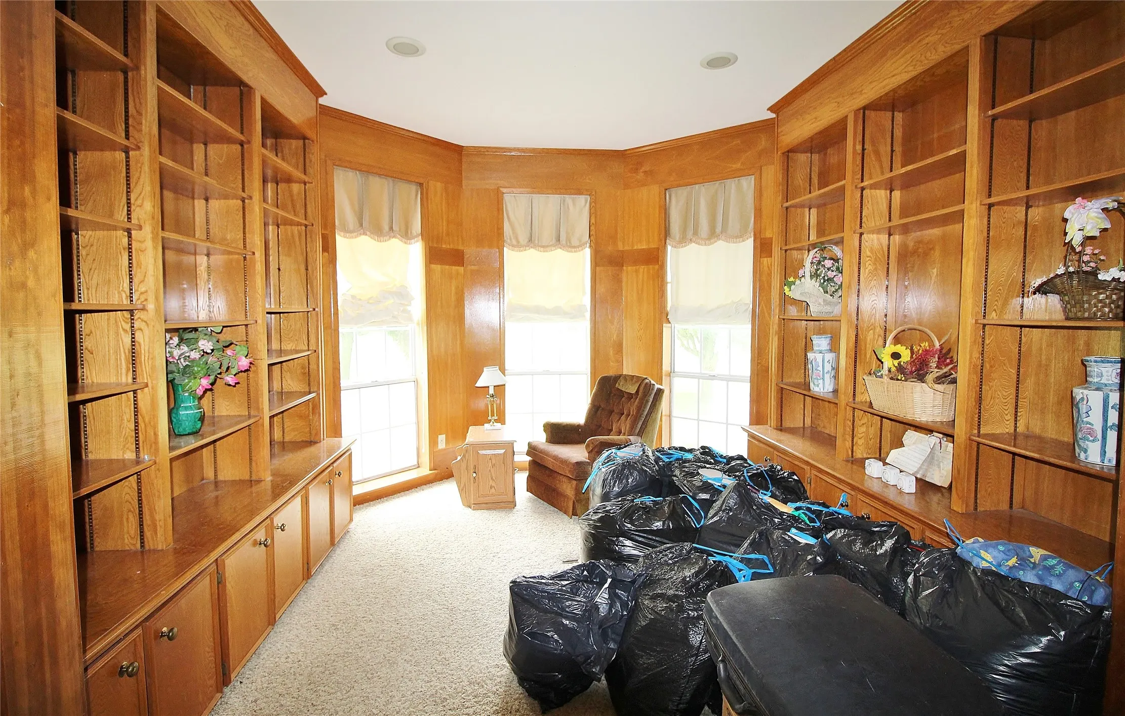 Single Family Residence For Rent in Ellis County , 8150 Bob White Road, Waxahachie, Texas 75167, 3 Bedroom, 4 Bathroom, Garage spaces, 3,662 Sqft, built in 1984, mls#21371825, Real Estate Agent in Waxahachie, Homes For Rent in Ellis county, Homes For Rent in Waxahachie, Realtor in Waxahachie Texas, Real Estate Brokerage Independent Realty Texas, Luminita Cordes Realtor