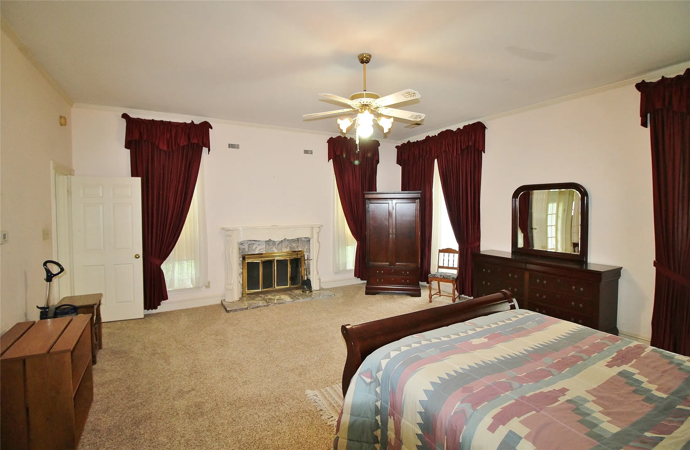 Single Family Residence For Rent in Ellis County , 8150 Bob White Road, Waxahachie, Texas 75167, 3 Bedroom, 4 Bathroom, Garage spaces, 3,662 Sqft, built in 1984, mls#21371825, Real Estate Agent in Waxahachie, Homes For Rent in Ellis county, Homes For Rent in Waxahachie, Realtor in Waxahachie Texas, Real Estate Brokerage Independent Realty Texas, Luminita Cordes Realtor