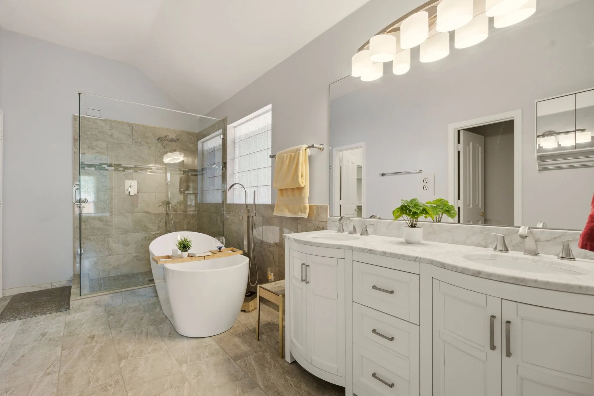 Primary Ensuite Bath