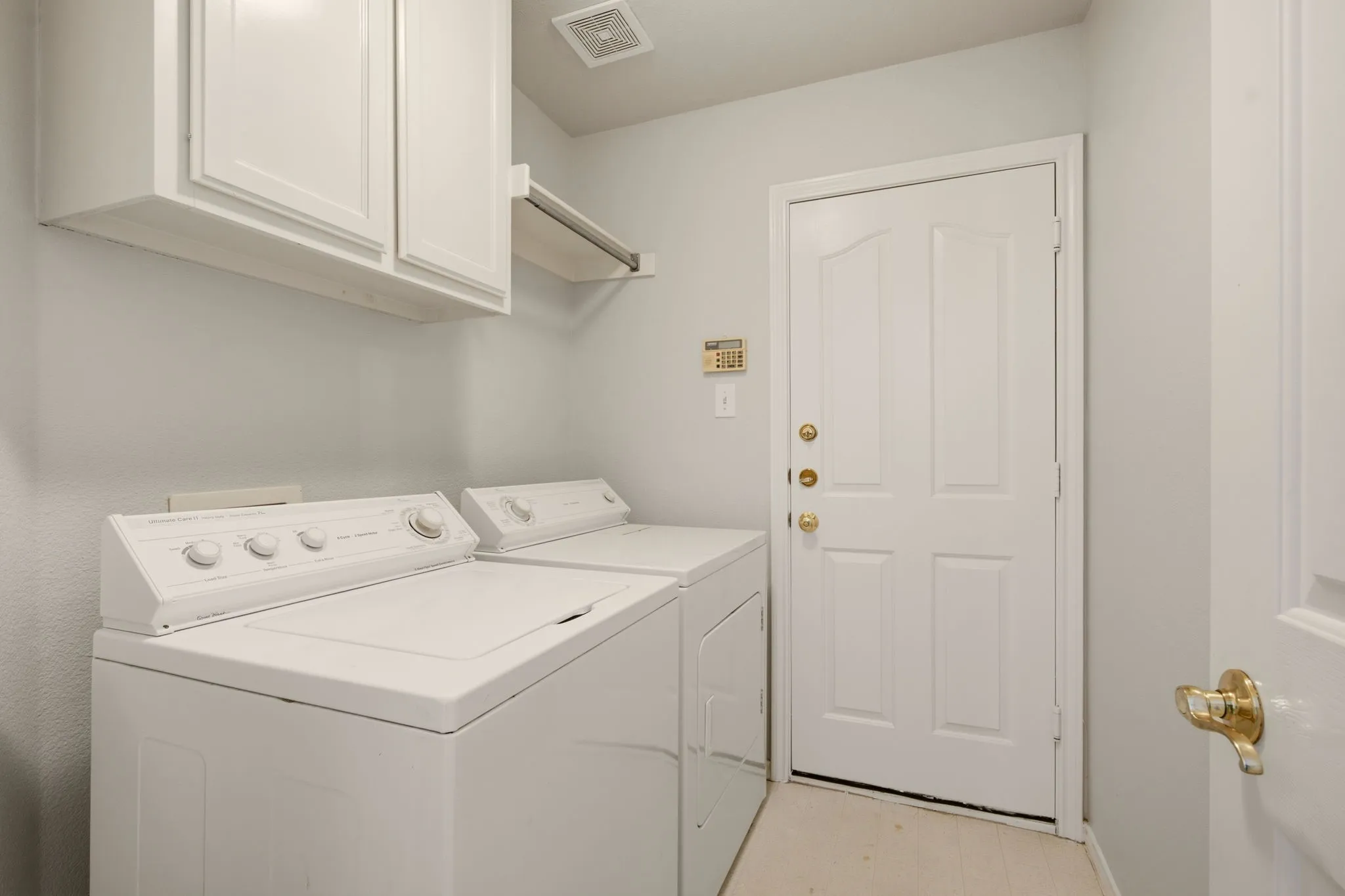 Single Family Residence For Sale in Denton County , 3723 White River Drive, Dallas, Texas 75287, 4 Bedroom, 3 Bathroom, 2 Garage spaces, 2,321 Sqft, built in 1997, mls#21362434, Real Estate Agent in Dallas, Homes For Sale in Denton county, Homes For Sale in Dallas, Realtor in Dallas Texas, Real Estate Brokerage Independent Realty Texas, Luminita Cordes Realtor