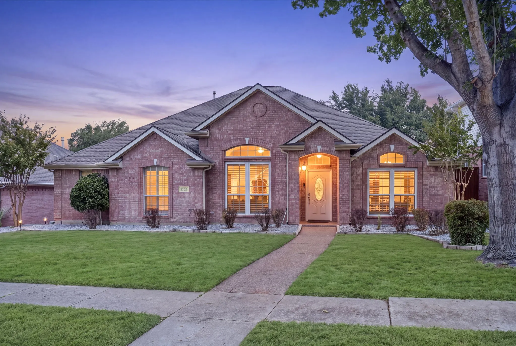 Single Family Residence For Sale in Denton County , 3723 White River Drive, Dallas, Texas 75287, 4 Bedroom, 3 Bathroom, 2 Garage spaces, 2,321 Sqft, built in 1997, mls#21362434, Real Estate Agent in Dallas, Homes For Sale in Denton county, Homes For Sale in Dallas, Realtor in Dallas Texas, Real Estate Brokerage Independent Realty Texas, Luminita Cordes Realtor