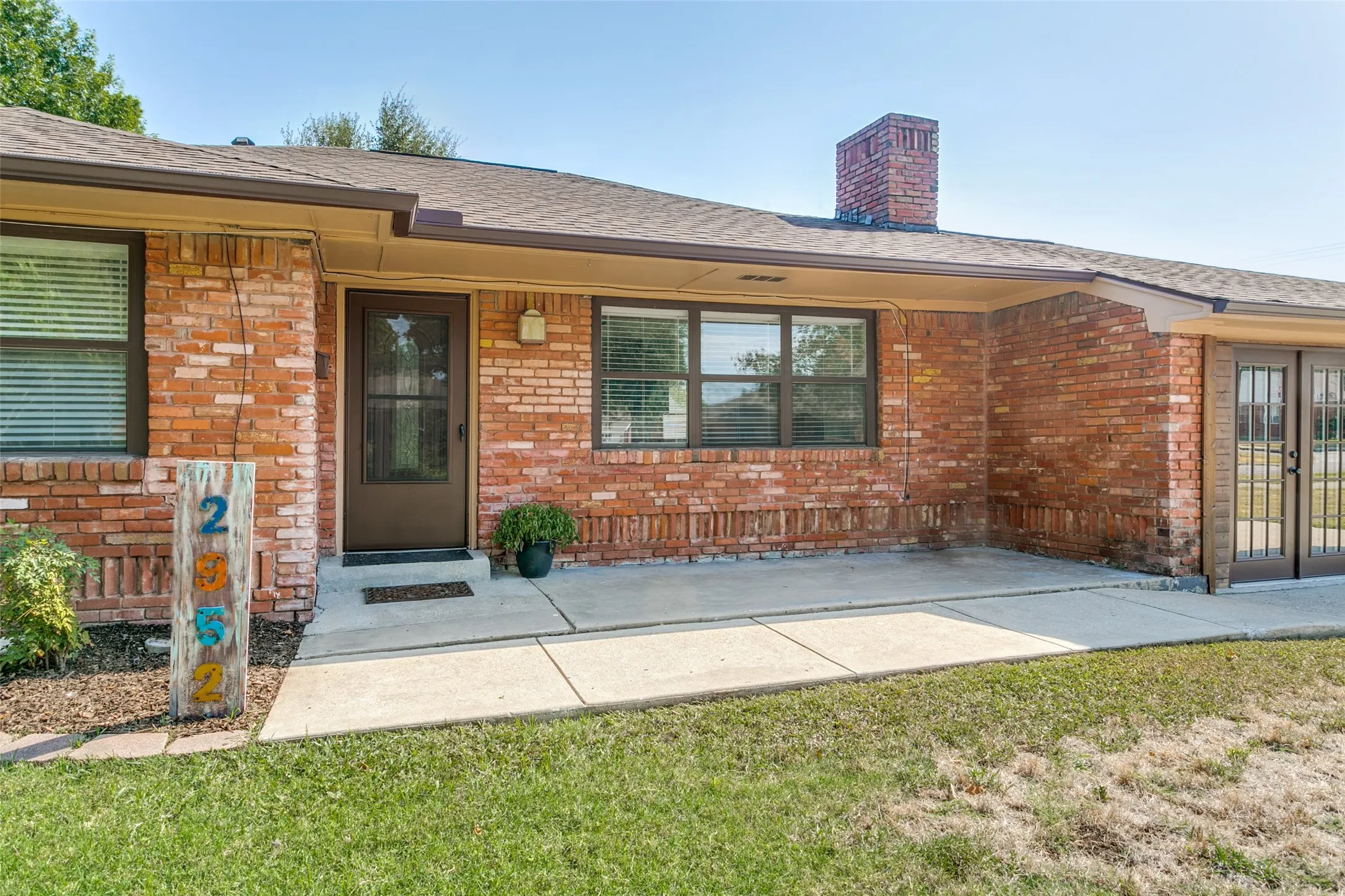 Single Family Residence For Sale in Dallas County , 2952 Lavita Lane, Farmers Branch, Texas 75234, 4 Bedroom, 2 Bathroom, Garage spaces, 1,700 Sqft, built in 1955, mls#21369651, Real Estate Agent in Farmers Branch, Homes For Sale in Dallas county, Homes For Sale in Farmers Branch, Realtor in Farmers Branch Texas, Real Estate Brokerage Independent Realty Texas, Luminita Cordes Realtor