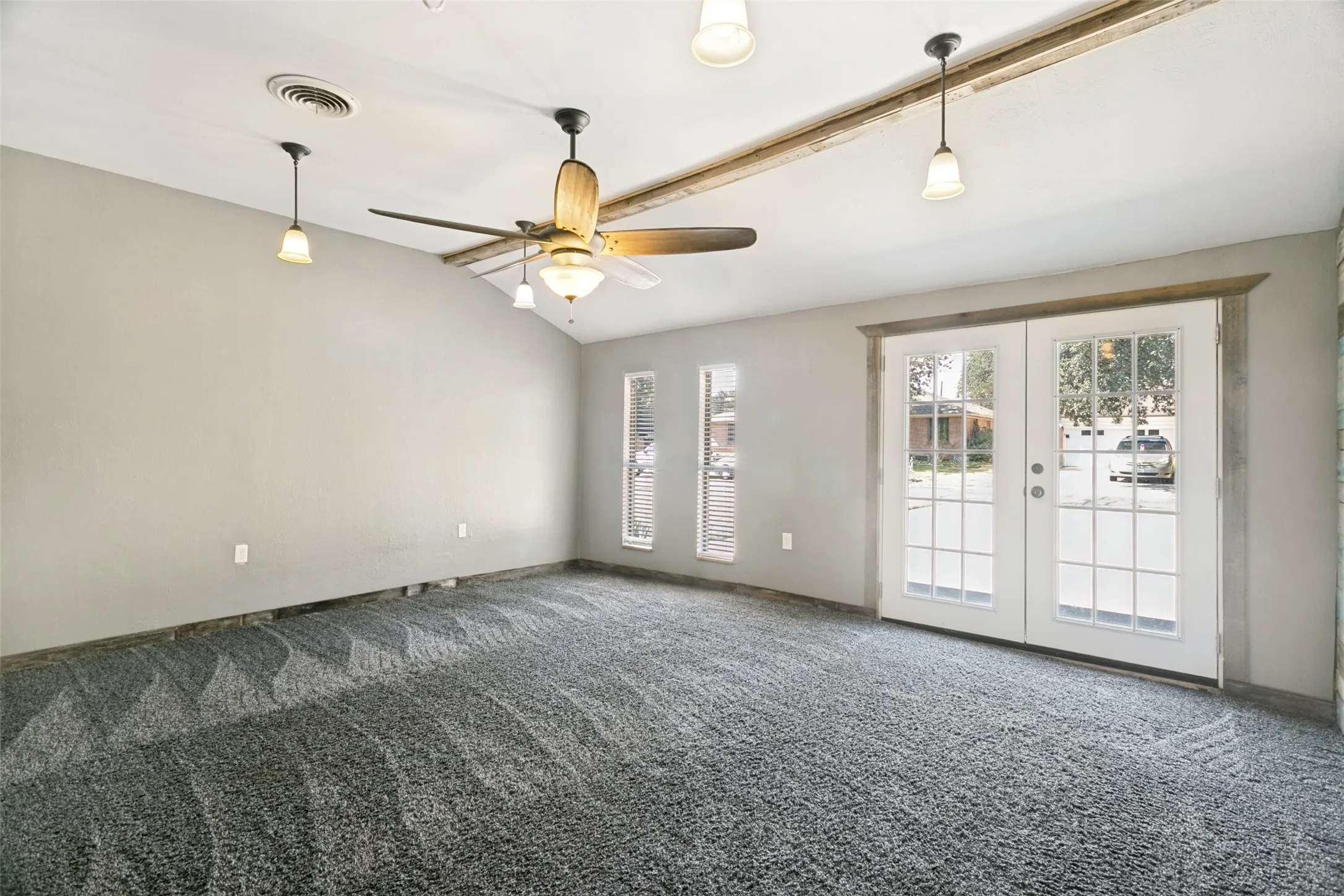 Single Family Residence For Sale in Dallas County , 2952 Lavita Lane, Farmers Branch, Texas 75234, 4 Bedroom, 2 Bathroom, Garage spaces, 1,700 Sqft, built in 1955, mls#21369651, Real Estate Agent in Farmers Branch, Homes For Sale in Dallas county, Homes For Sale in Farmers Branch, Realtor in Farmers Branch Texas, Real Estate Brokerage Independent Realty Texas, Luminita Cordes Realtor