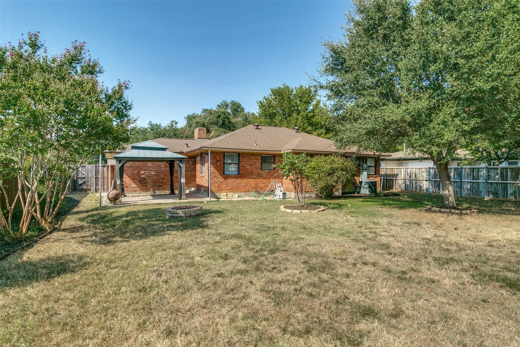 Single Family Residence For Sale in Dallas County , 2952 Lavita Lane, Farmers Branch, Texas 75234, 4 Bedroom, 2 Bathroom, Garage spaces, 1,700 Sqft, built in 1955, mls#21369651, Real Estate Agent in Farmers Branch, Homes For Sale in Dallas county, Homes For Sale in Farmers Branch, Realtor in Farmers Branch Texas, Real Estate Brokerage Independent Realty Texas, Luminita Cordes Realtor