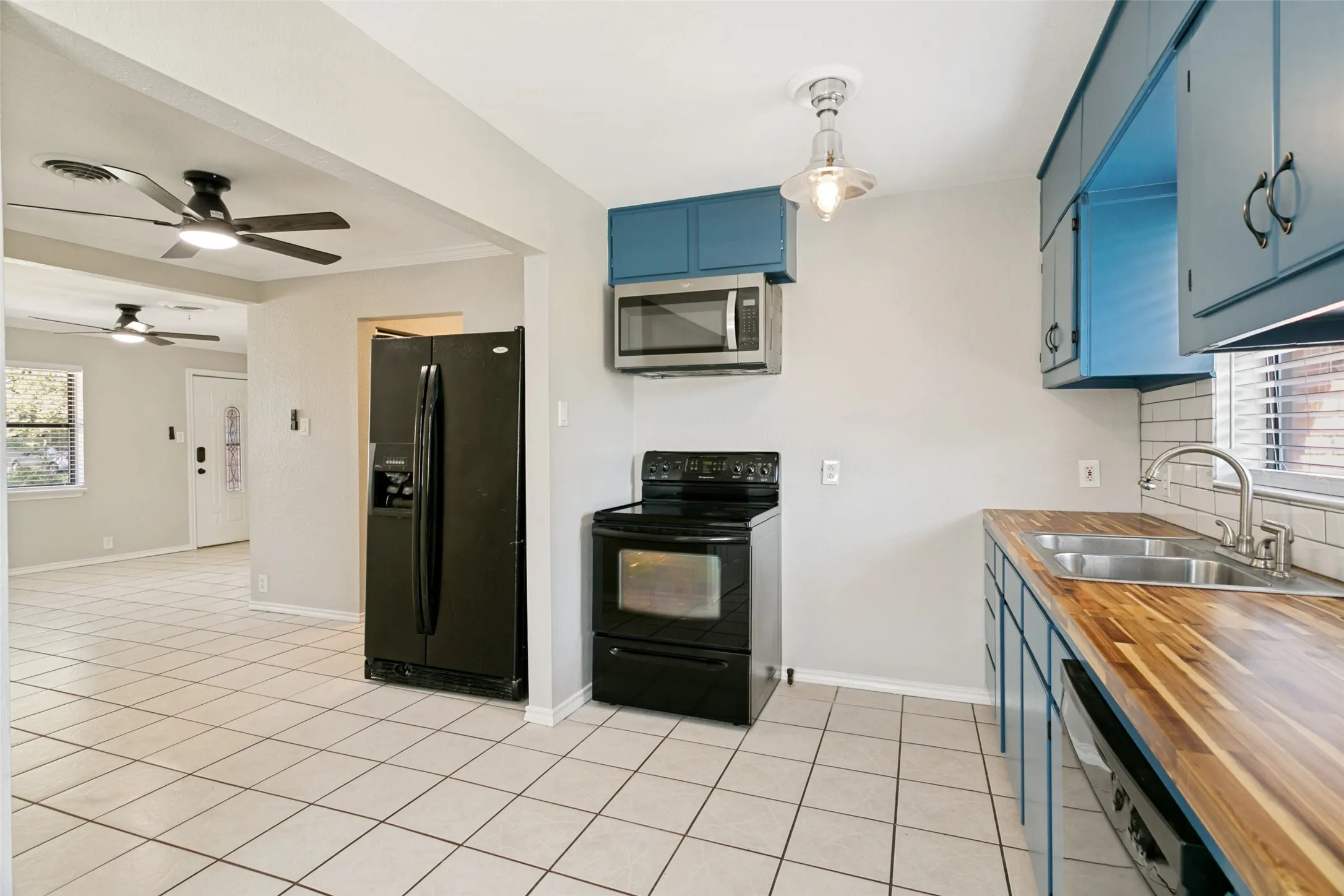 Single Family Residence For Sale in Dallas County , 2952 Lavita Lane, Farmers Branch, Texas 75234, 4 Bedroom, 2 Bathroom, Garage spaces, 1,700 Sqft, built in 1955, mls#21369651, Real Estate Agent in Farmers Branch, Homes For Sale in Dallas county, Homes For Sale in Farmers Branch, Realtor in Farmers Branch Texas, Real Estate Brokerage Independent Realty Texas, Luminita Cordes Realtor