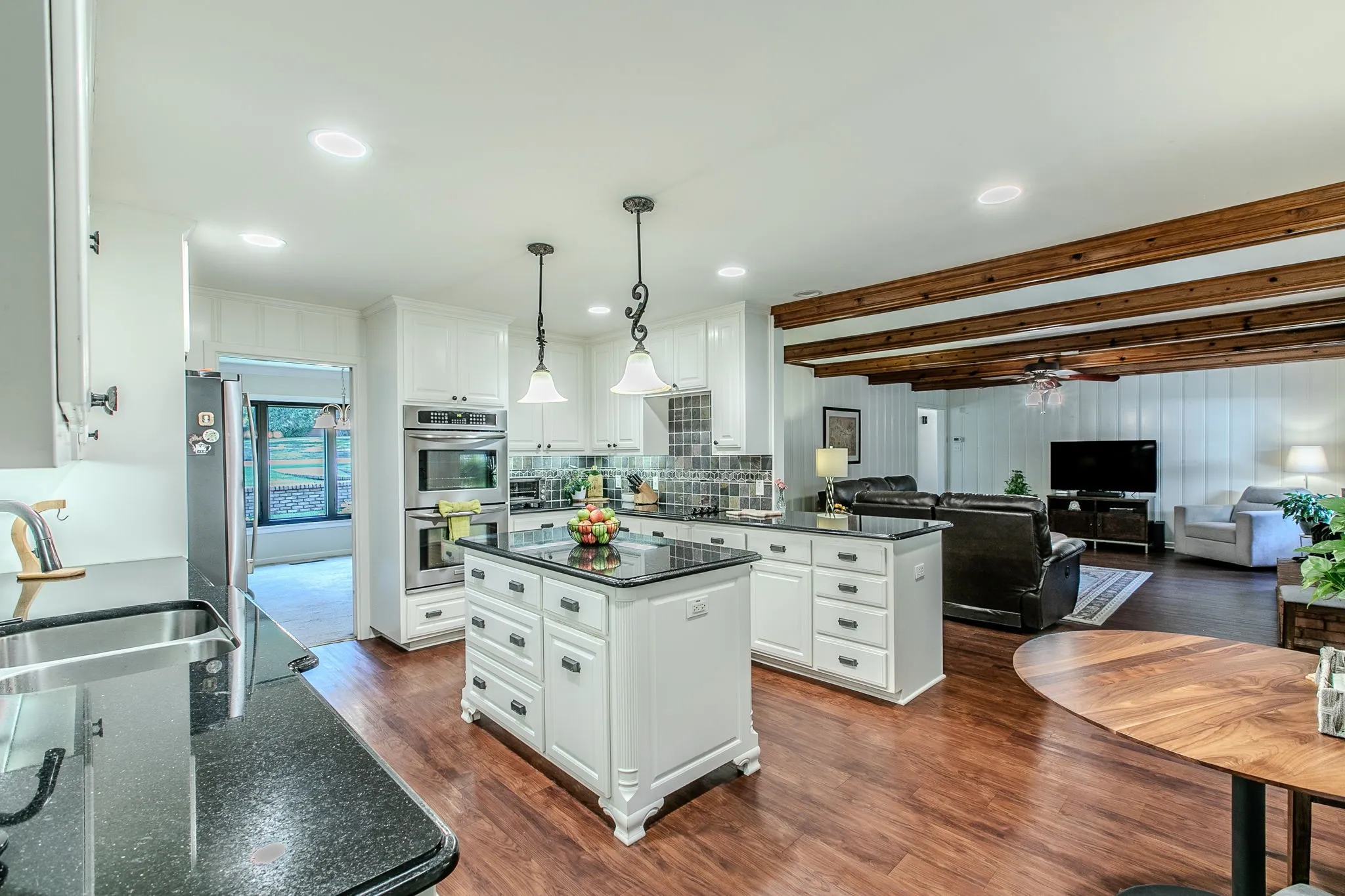 Single Family Residence For Sale in Mc Lennan County , 4936 Ridgeview Drive, Waco, Texas 76710, 3 Bedroom, 3 Bathroom, 2 Garage spaces, 3,092 Sqft, built in 1956, mls#21367081, Real Estate Agent in Waco, Homes For Sale in Mc Lennan county, Homes For Sale in Waco, Realtor in Waco Texas, Real Estate Brokerage Independent Realty Texas, Luminita Cordes Realtor