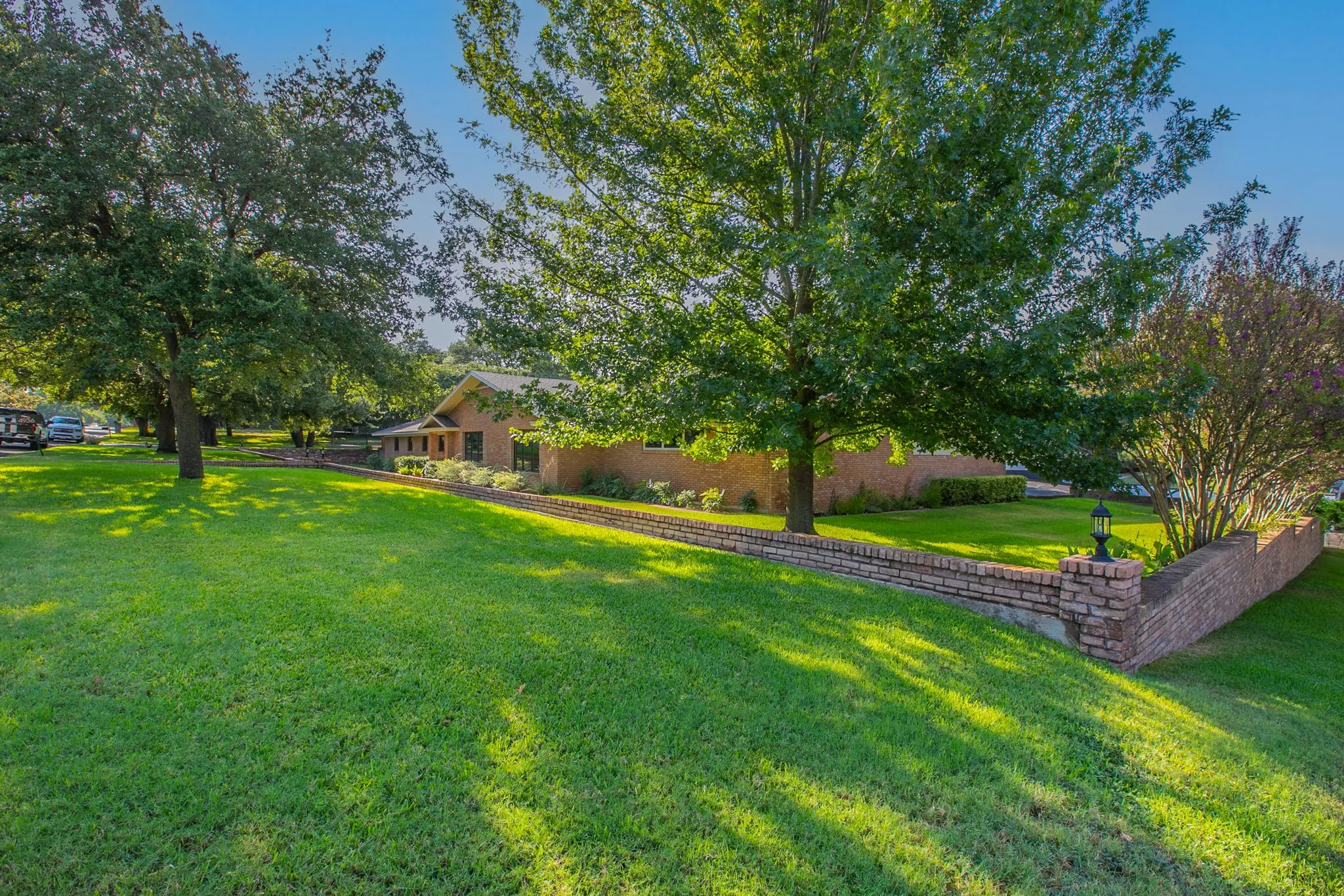 Single Family Residence For Sale in Mc Lennan County , 4936 Ridgeview Drive, Waco, Texas 76710, 3 Bedroom, 3 Bathroom, 2 Garage spaces, 3,092 Sqft, built in 1956, mls#21367081, Real Estate Agent in Waco, Homes For Sale in Mc Lennan county, Homes For Sale in Waco, Realtor in Waco Texas, Real Estate Brokerage Independent Realty Texas, Luminita Cordes Realtor