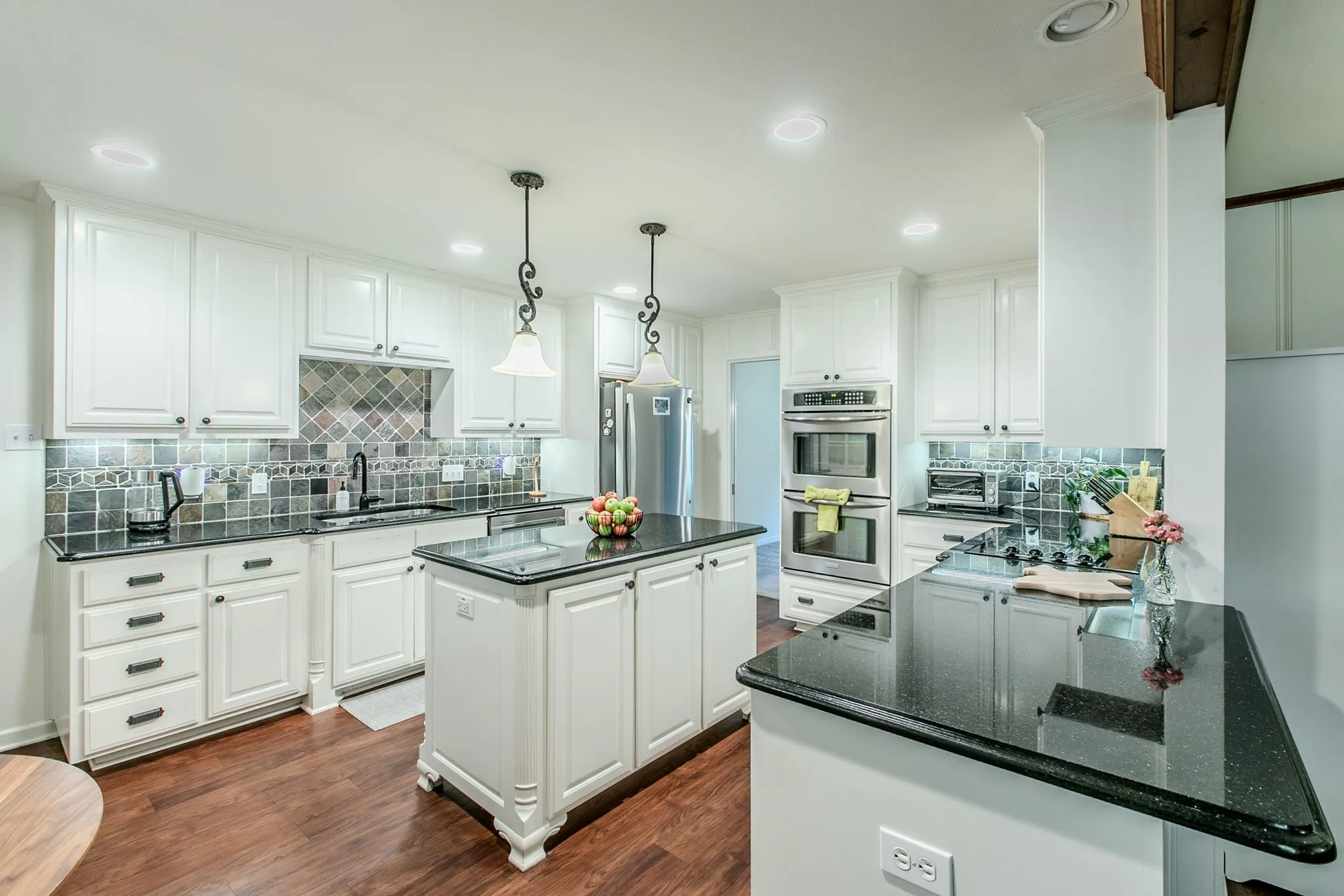 Single Family Residence For Sale in Mc Lennan County , 4936 Ridgeview Drive, Waco, Texas 76710, 3 Bedroom, 3 Bathroom, 2 Garage spaces, 3,092 Sqft, built in 1956, mls#21367081, Real Estate Agent in Waco, Homes For Sale in Mc Lennan county, Homes For Sale in Waco, Realtor in Waco Texas, Real Estate Brokerage Independent Realty Texas, Luminita Cordes Realtor