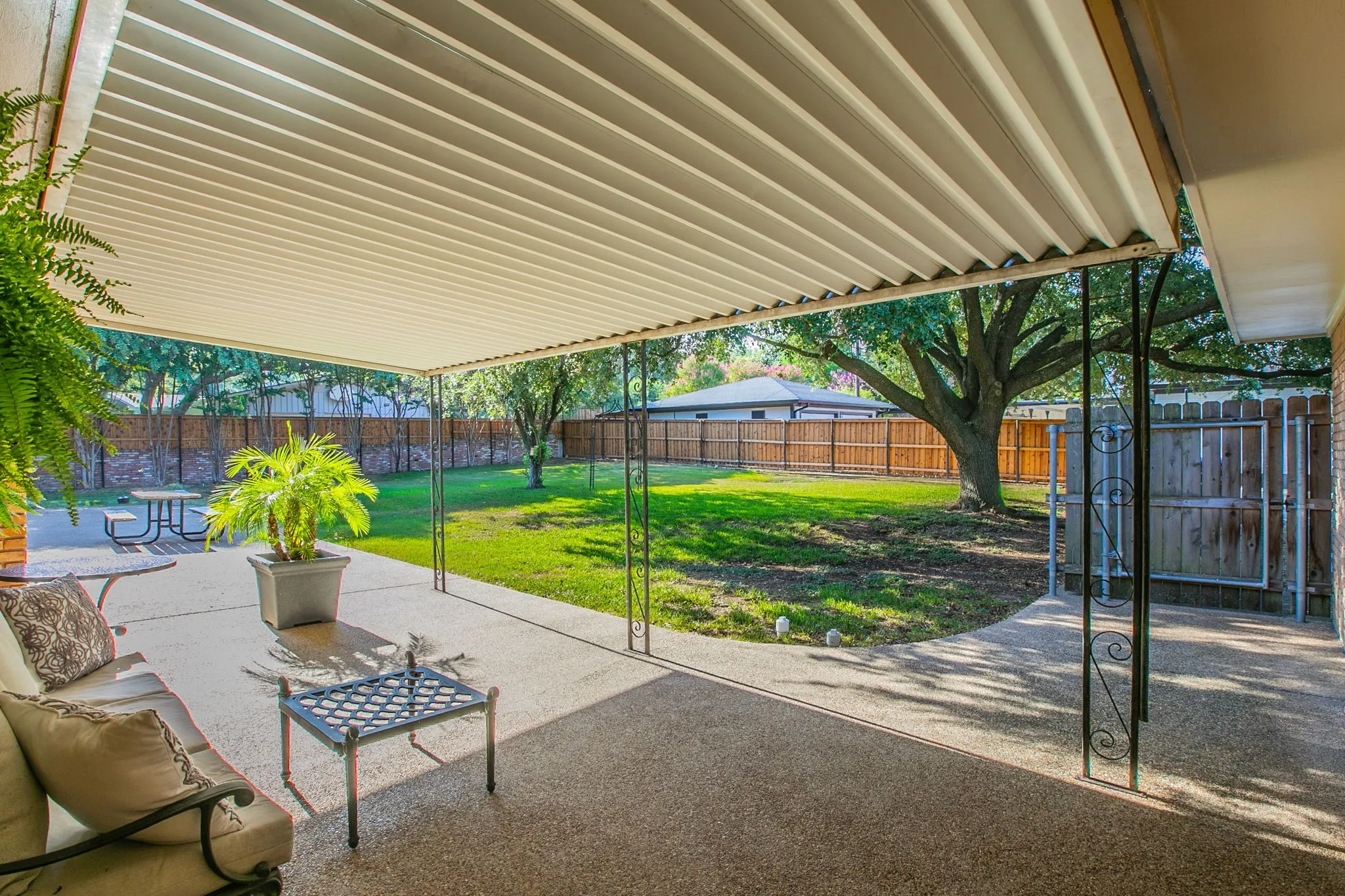 Single Family Residence For Sale in Mc Lennan County , 4936 Ridgeview Drive, Waco, Texas 76710, 3 Bedroom, 3 Bathroom, 2 Garage spaces, 3,092 Sqft, built in 1956, mls#21367081, Real Estate Agent in Waco, Homes For Sale in Mc Lennan county, Homes For Sale in Waco, Realtor in Waco Texas, Real Estate Brokerage Independent Realty Texas, Luminita Cordes Realtor