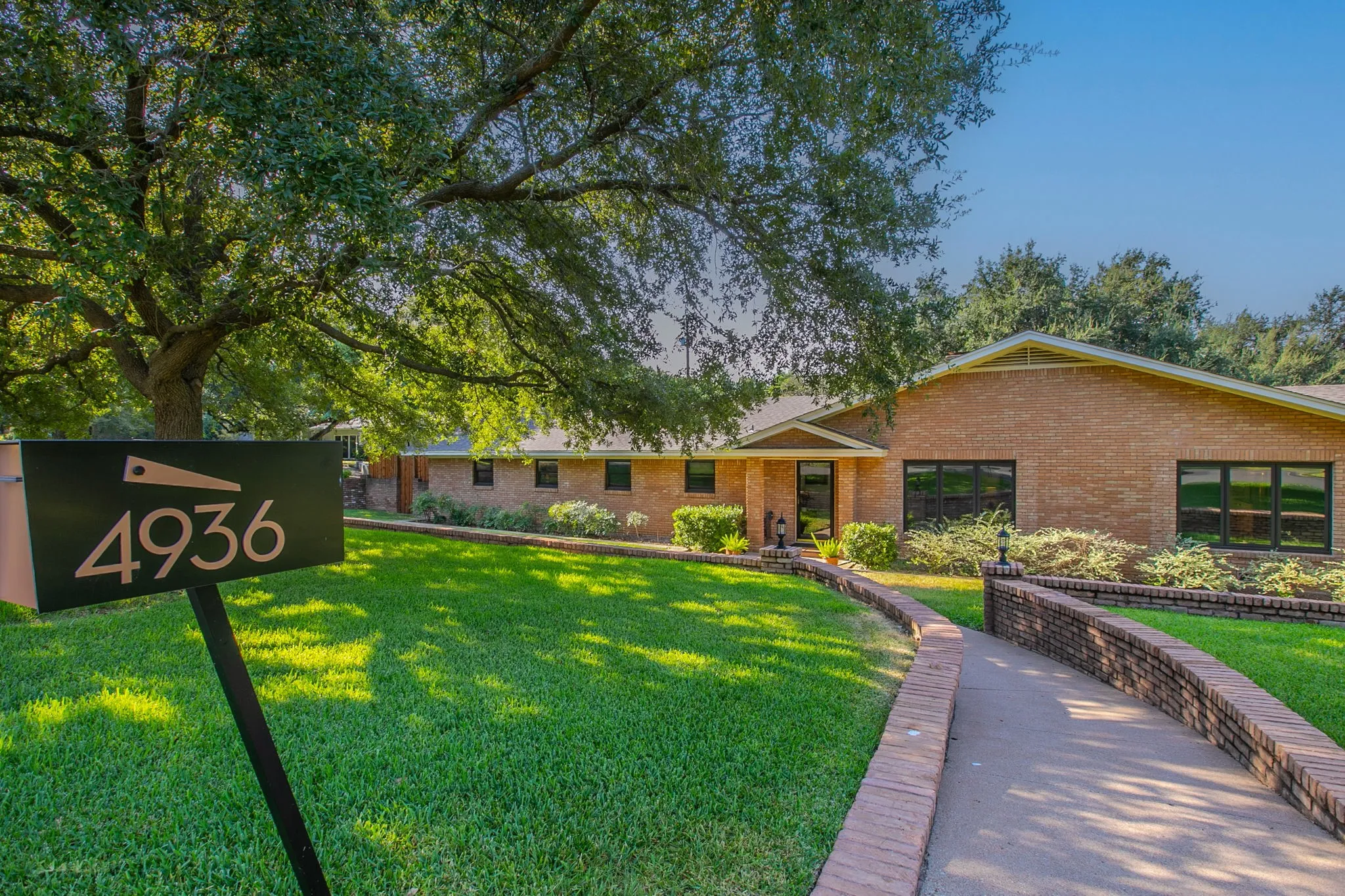 Single Family Residence For Sale in Mc Lennan County , 4936 Ridgeview Drive, Waco, Texas 76710, 3 Bedroom, 3 Bathroom, 2 Garage spaces, 3,092 Sqft, built in 1956, mls#21367081, Real Estate Agent in Waco, Homes For Sale in Mc Lennan county, Homes For Sale in Waco, Realtor in Waco Texas, Real Estate Brokerage Independent Realty Texas, Luminita Cordes Realtor