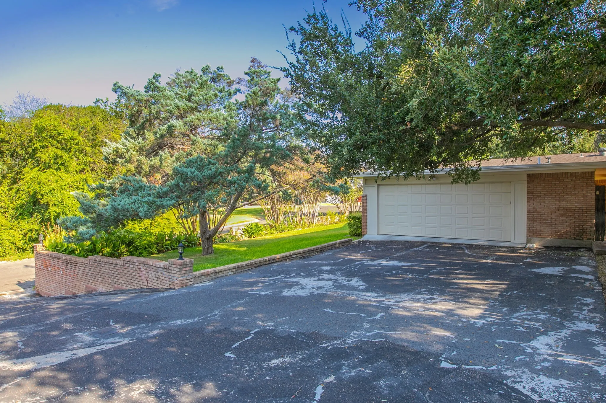 Single Family Residence For Sale in Mc Lennan County , 4936 Ridgeview Drive, Waco, Texas 76710, 3 Bedroom, 3 Bathroom, 2 Garage spaces, 3,092 Sqft, built in 1956, mls#21367081, Real Estate Agent in Waco, Homes For Sale in Mc Lennan county, Homes For Sale in Waco, Realtor in Waco Texas, Real Estate Brokerage Independent Realty Texas, Luminita Cordes Realtor