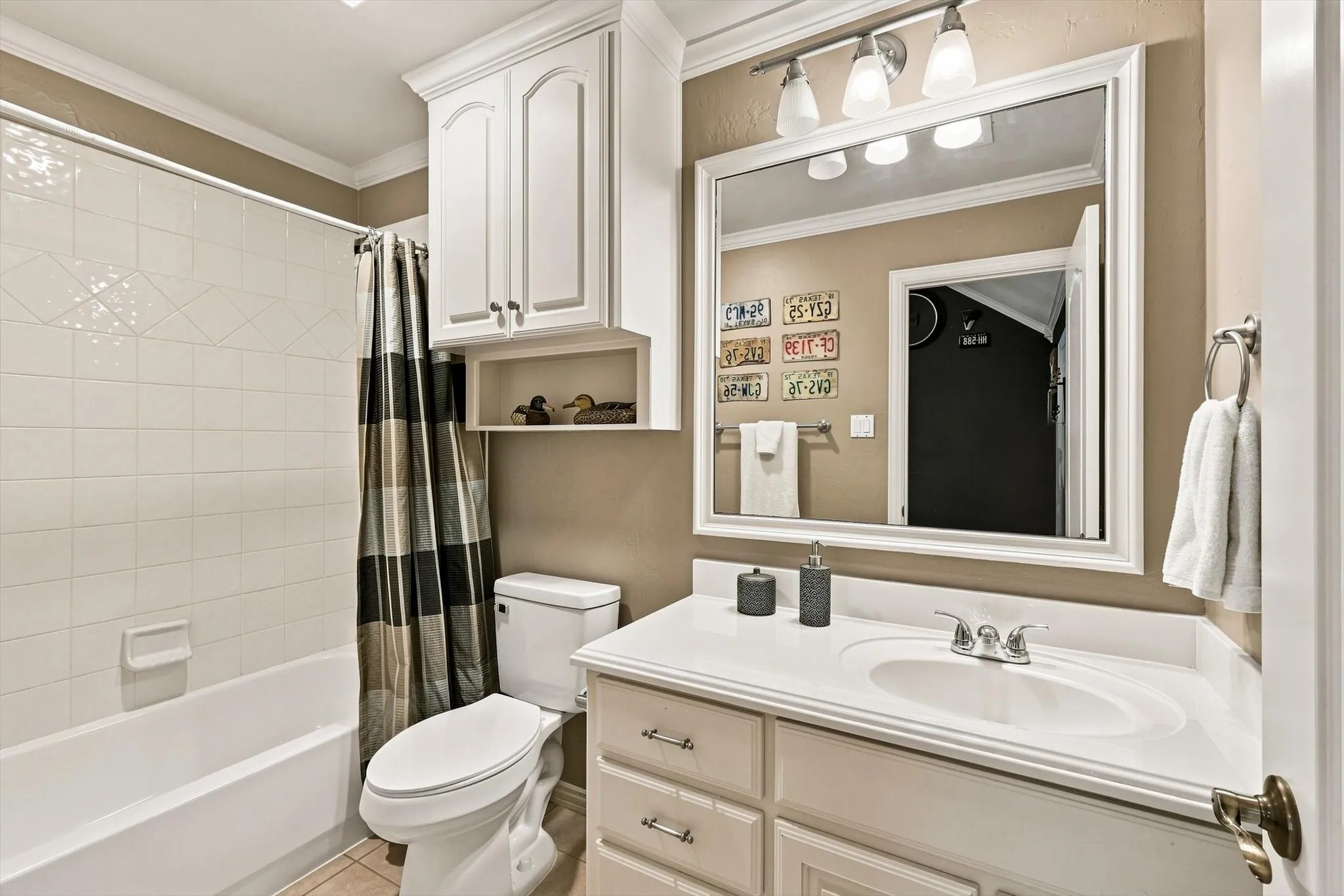 Single Family Residence For Sale in Tarrant County , 1208 Merlot Drive, Southlake, Texas 76092, 4 Bedroom, 4 Bathroom, 3 Garage spaces, 3,800 Sqft, built in 2001, mls#21368345, Real Estate Agent in Southlake, Homes For Sale in Tarrant county, Homes For Sale in Southlake, Realtor in Southlake Texas, Real Estate Brokerage Independent Realty Texas, Luminita Cordes Realtor