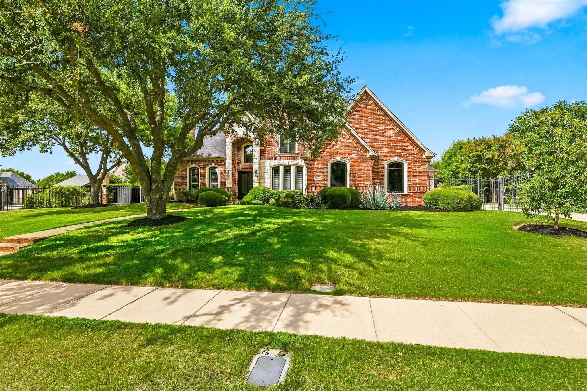 Single Family Residence For Sale in Tarrant County , 1208 Merlot Drive, Southlake, Texas 76092, 4 Bedroom, 4 Bathroom, 3 Garage spaces, 3,800 Sqft, built in 2001, mls#21368345, Real Estate Agent in Southlake, Homes For Sale in Tarrant county, Homes For Sale in Southlake, Realtor in Southlake Texas, Real Estate Brokerage Independent Realty Texas, Luminita Cordes Realtor