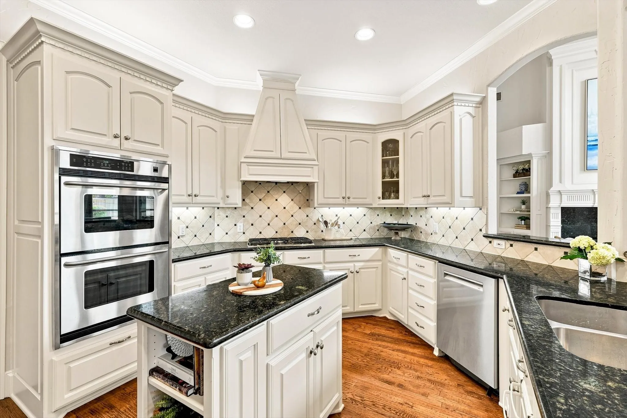 Single Family Residence For Sale in Tarrant County , 1208 Merlot Drive, Southlake, Texas 76092, 4 Bedroom, 4 Bathroom, 3 Garage spaces, 3,800 Sqft, built in 2001, mls#21368345, Real Estate Agent in Southlake, Homes For Sale in Tarrant county, Homes For Sale in Southlake, Realtor in Southlake Texas, Real Estate Brokerage Independent Realty Texas, Luminita Cordes Realtor