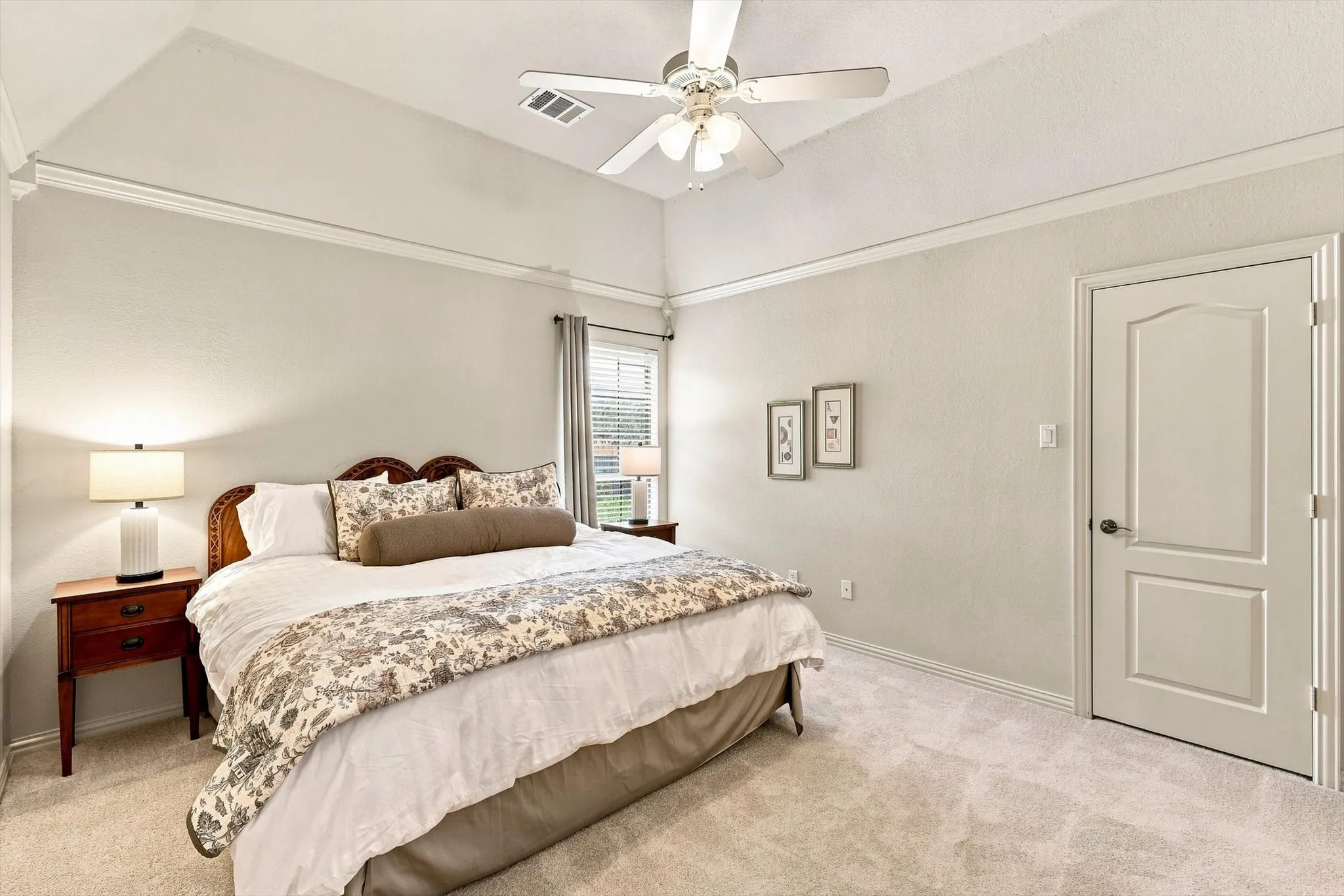 Single Family Residence For Sale in Tarrant County , 1208 Merlot Drive, Southlake, Texas 76092, 4 Bedroom, 4 Bathroom, 3 Garage spaces, 3,800 Sqft, built in 2001, mls#21368345, Real Estate Agent in Southlake, Homes For Sale in Tarrant county, Homes For Sale in Southlake, Realtor in Southlake Texas, Real Estate Brokerage Independent Realty Texas, Luminita Cordes Realtor