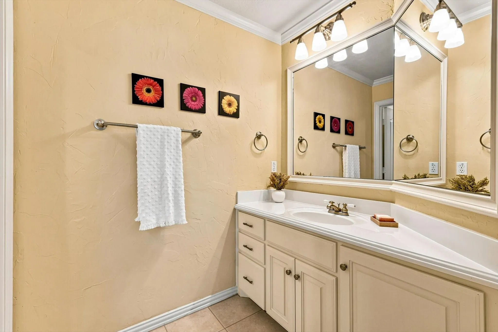 Single Family Residence For Sale in Tarrant County , 1208 Merlot Drive, Southlake, Texas 76092, 4 Bedroom, 4 Bathroom, 3 Garage spaces, 3,800 Sqft, built in 2001, mls#21368345, Real Estate Agent in Southlake, Homes For Sale in Tarrant county, Homes For Sale in Southlake, Realtor in Southlake Texas, Real Estate Brokerage Independent Realty Texas, Luminita Cordes Realtor