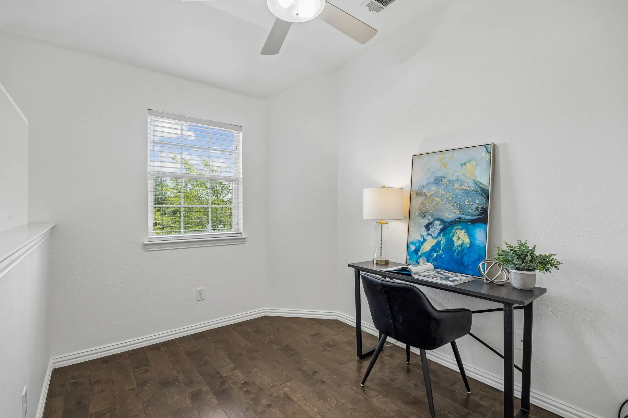 Single Family Residence For Rent in Dallas County , 2113 Parkview, Carrollton, Texas 75006, 2 Bedroom, 3 Bathroom, 2 Garage spaces, 1,428 Sqft, built in 2007, mls#21369577, Real Estate Agent in Carrollton, Homes For Rent in Dallas county, Homes For Rent in Carrollton, Realtor in Carrollton Texas, Real Estate Brokerage Independent Realty Texas, Luminita Cordes Realtor
