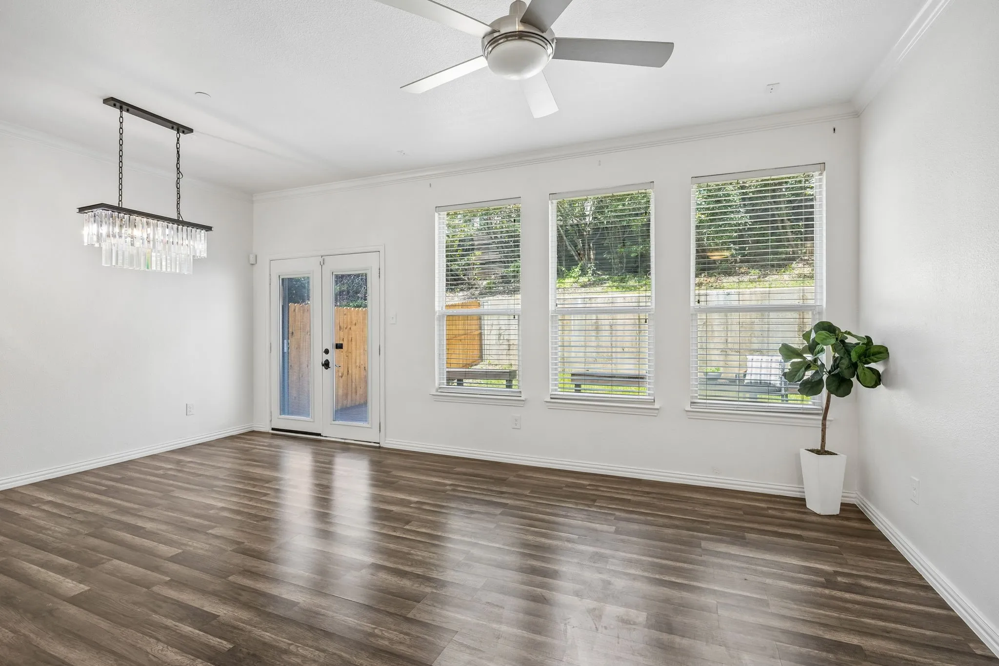 Single Family Residence For Rent in Dallas County , 2113 Parkview, Carrollton, Texas 75006, 2 Bedroom, 3 Bathroom, 2 Garage spaces, 1,428 Sqft, built in 2007, mls#21369577, Real Estate Agent in Carrollton, Homes For Rent in Dallas county, Homes For Rent in Carrollton, Realtor in Carrollton Texas, Real Estate Brokerage Independent Realty Texas, Luminita Cordes Realtor