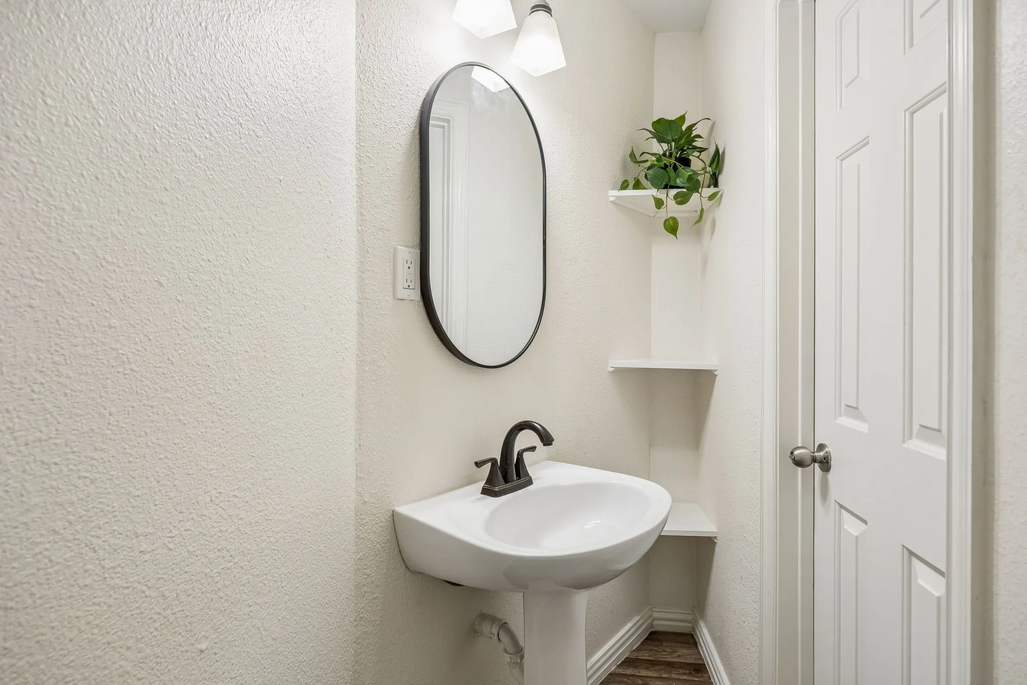 Single Family Residence For Rent in Dallas County , 2113 Parkview, Carrollton, Texas 75006, 2 Bedroom, 3 Bathroom, 2 Garage spaces, 1,428 Sqft, built in 2007, mls#21369577, Real Estate Agent in Carrollton, Homes For Rent in Dallas county, Homes For Rent in Carrollton, Realtor in Carrollton Texas, Real Estate Brokerage Independent Realty Texas, Luminita Cordes Realtor