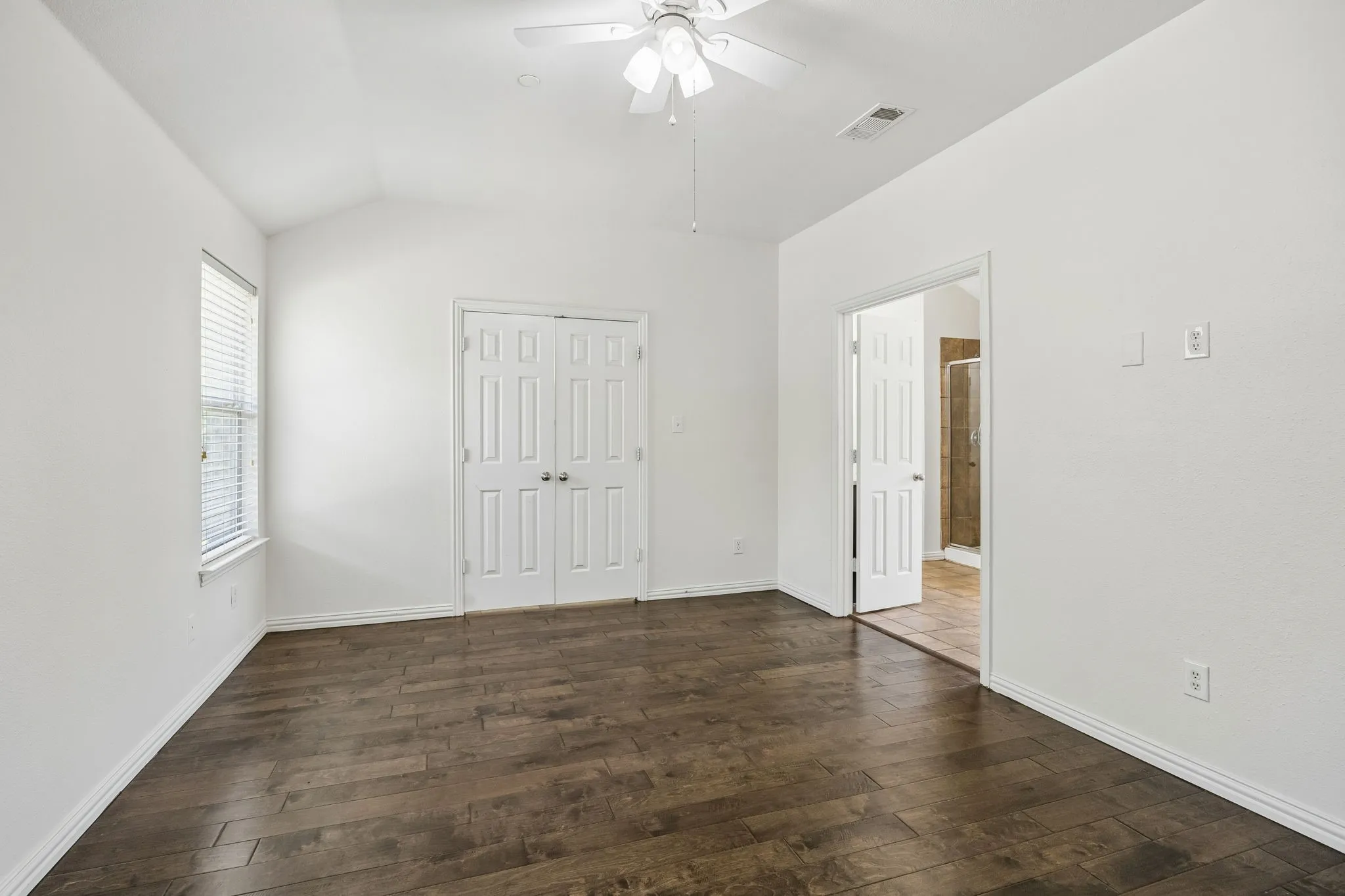 Single Family Residence For Rent in Dallas County , 2113 Parkview, Carrollton, Texas 75006, 2 Bedroom, 3 Bathroom, 2 Garage spaces, 1,428 Sqft, built in 2007, mls#21369577, Real Estate Agent in Carrollton, Homes For Rent in Dallas county, Homes For Rent in Carrollton, Realtor in Carrollton Texas, Real Estate Brokerage Independent Realty Texas, Luminita Cordes Realtor