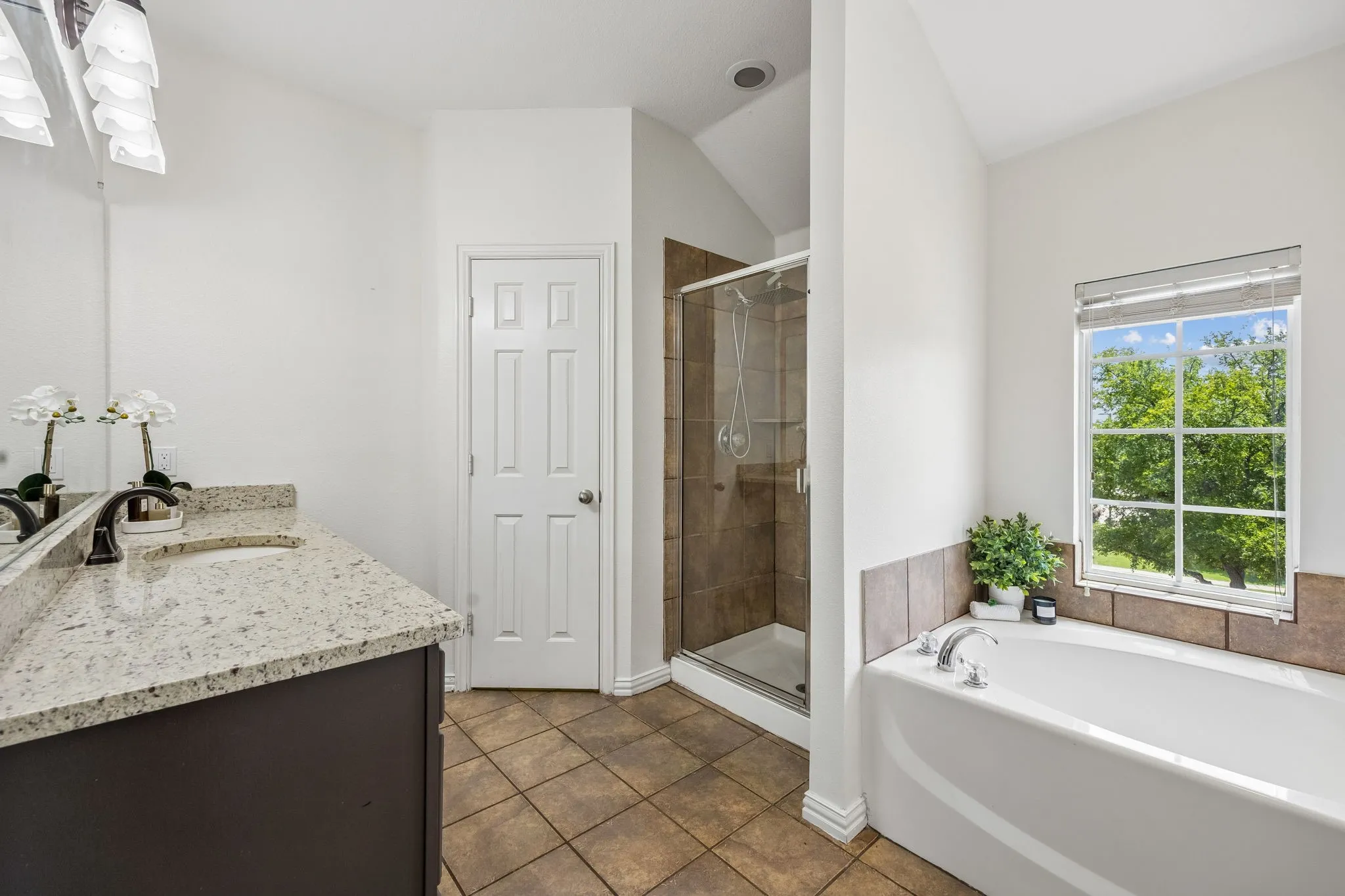 Single Family Residence For Rent in Dallas County , 2113 Parkview, Carrollton, Texas 75006, 2 Bedroom, 3 Bathroom, 2 Garage spaces, 1,428 Sqft, built in 2007, mls#21369577, Real Estate Agent in Carrollton, Homes For Rent in Dallas county, Homes For Rent in Carrollton, Realtor in Carrollton Texas, Real Estate Brokerage Independent Realty Texas, Luminita Cordes Realtor