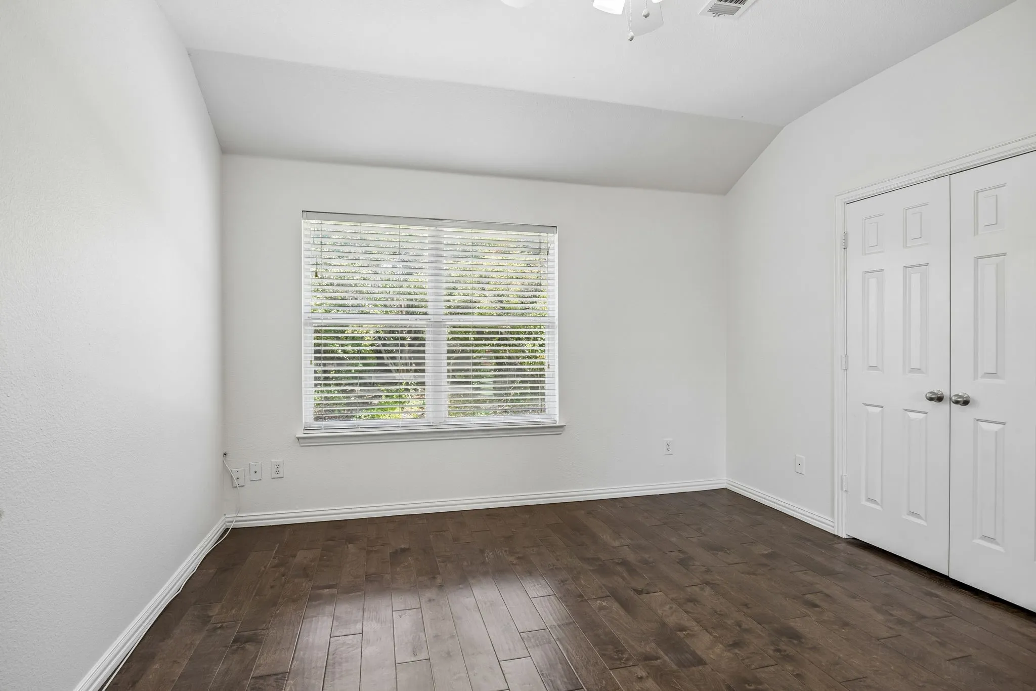 Single Family Residence For Rent in Dallas County , 2113 Parkview, Carrollton, Texas 75006, 2 Bedroom, 3 Bathroom, 2 Garage spaces, 1,428 Sqft, built in 2007, mls#21369577, Real Estate Agent in Carrollton, Homes For Rent in Dallas county, Homes For Rent in Carrollton, Realtor in Carrollton Texas, Real Estate Brokerage Independent Realty Texas, Luminita Cordes Realtor