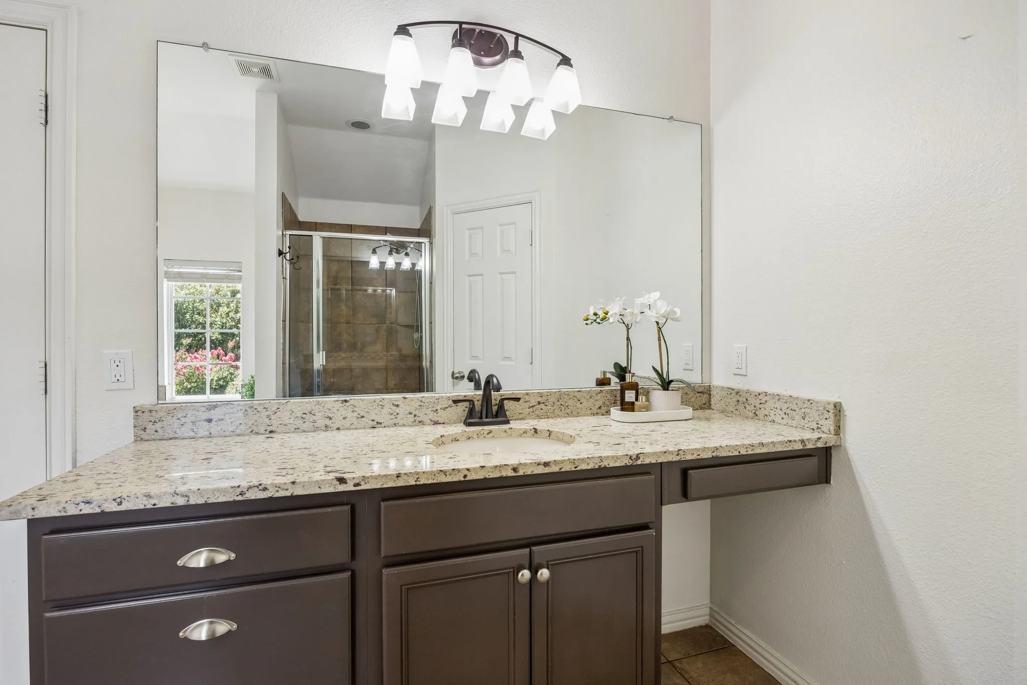 Single Family Residence For Rent in Dallas County , 2113 Parkview, Carrollton, Texas 75006, 2 Bedroom, 3 Bathroom, 2 Garage spaces, 1,428 Sqft, built in 2007, mls#21369577, Real Estate Agent in Carrollton, Homes For Rent in Dallas county, Homes For Rent in Carrollton, Realtor in Carrollton Texas, Real Estate Brokerage Independent Realty Texas, Luminita Cordes Realtor