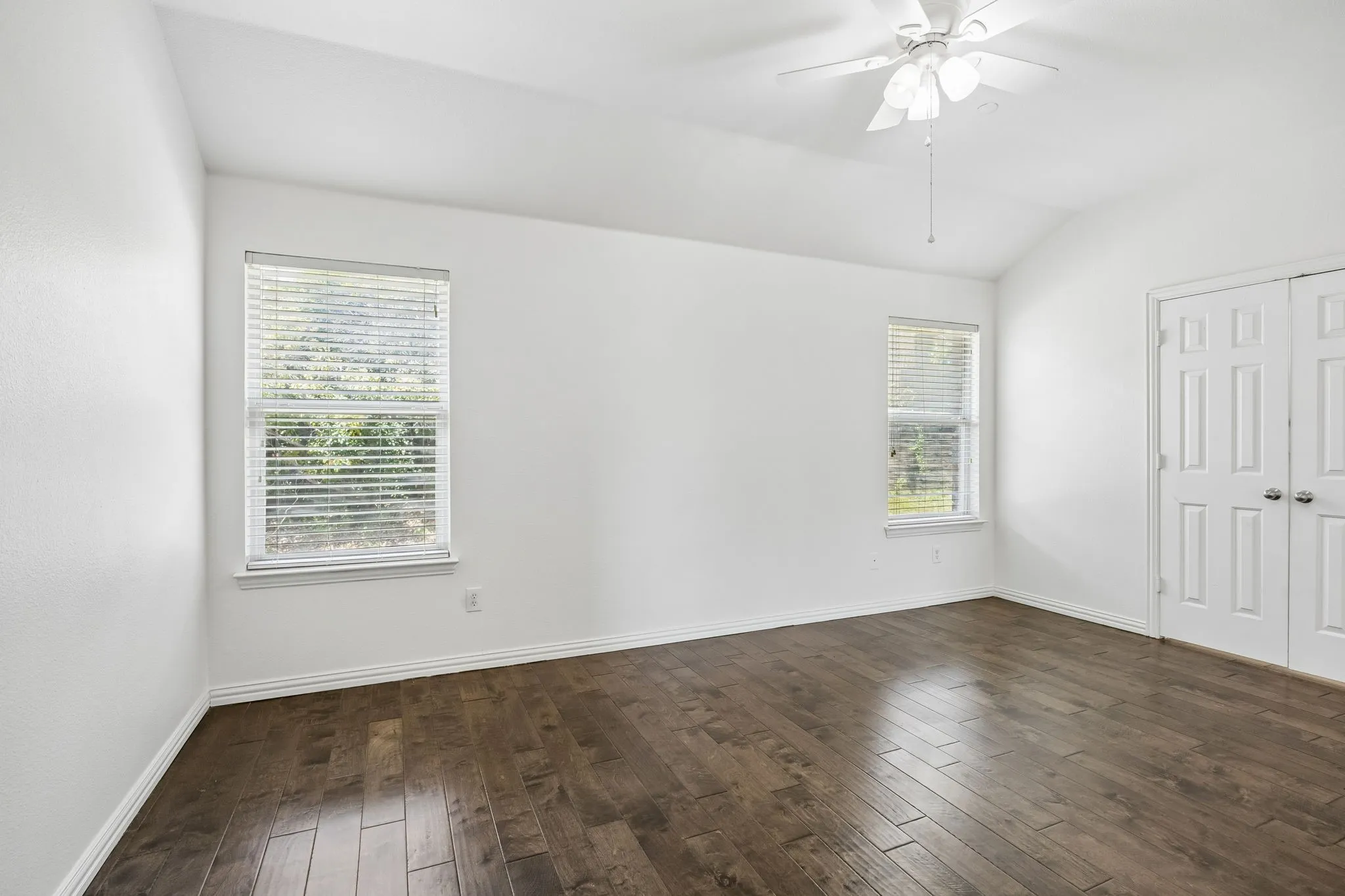 Single Family Residence For Rent in Dallas County , 2113 Parkview, Carrollton, Texas 75006, 2 Bedroom, 3 Bathroom, 2 Garage spaces, 1,428 Sqft, built in 2007, mls#21369577, Real Estate Agent in Carrollton, Homes For Rent in Dallas county, Homes For Rent in Carrollton, Realtor in Carrollton Texas, Real Estate Brokerage Independent Realty Texas, Luminita Cordes Realtor