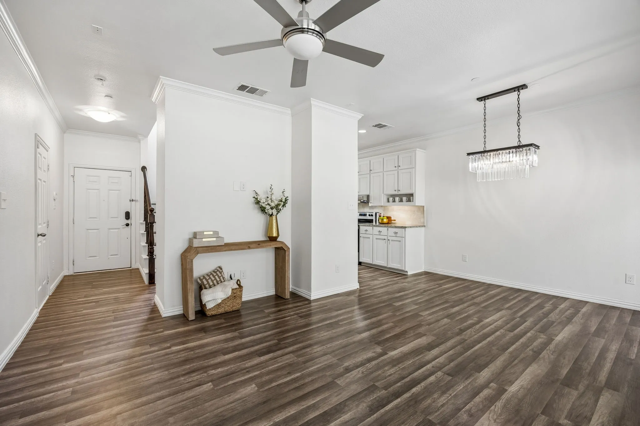 Single Family Residence For Rent in Dallas County , 2113 Parkview, Carrollton, Texas 75006, 2 Bedroom, 3 Bathroom, 2 Garage spaces, 1,428 Sqft, built in 2007, mls#21369577, Real Estate Agent in Carrollton, Homes For Rent in Dallas county, Homes For Rent in Carrollton, Realtor in Carrollton Texas, Real Estate Brokerage Independent Realty Texas, Luminita Cordes Realtor