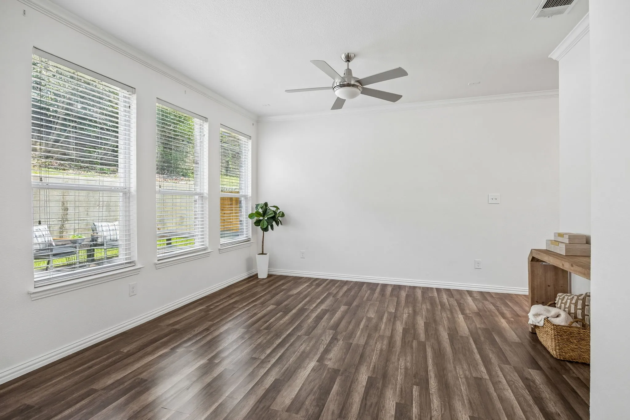 Single Family Residence For Rent in Dallas County , 2113 Parkview, Carrollton, Texas 75006, 2 Bedroom, 3 Bathroom, 2 Garage spaces, 1,428 Sqft, built in 2007, mls#21369577, Real Estate Agent in Carrollton, Homes For Rent in Dallas county, Homes For Rent in Carrollton, Realtor in Carrollton Texas, Real Estate Brokerage Independent Realty Texas, Luminita Cordes Realtor