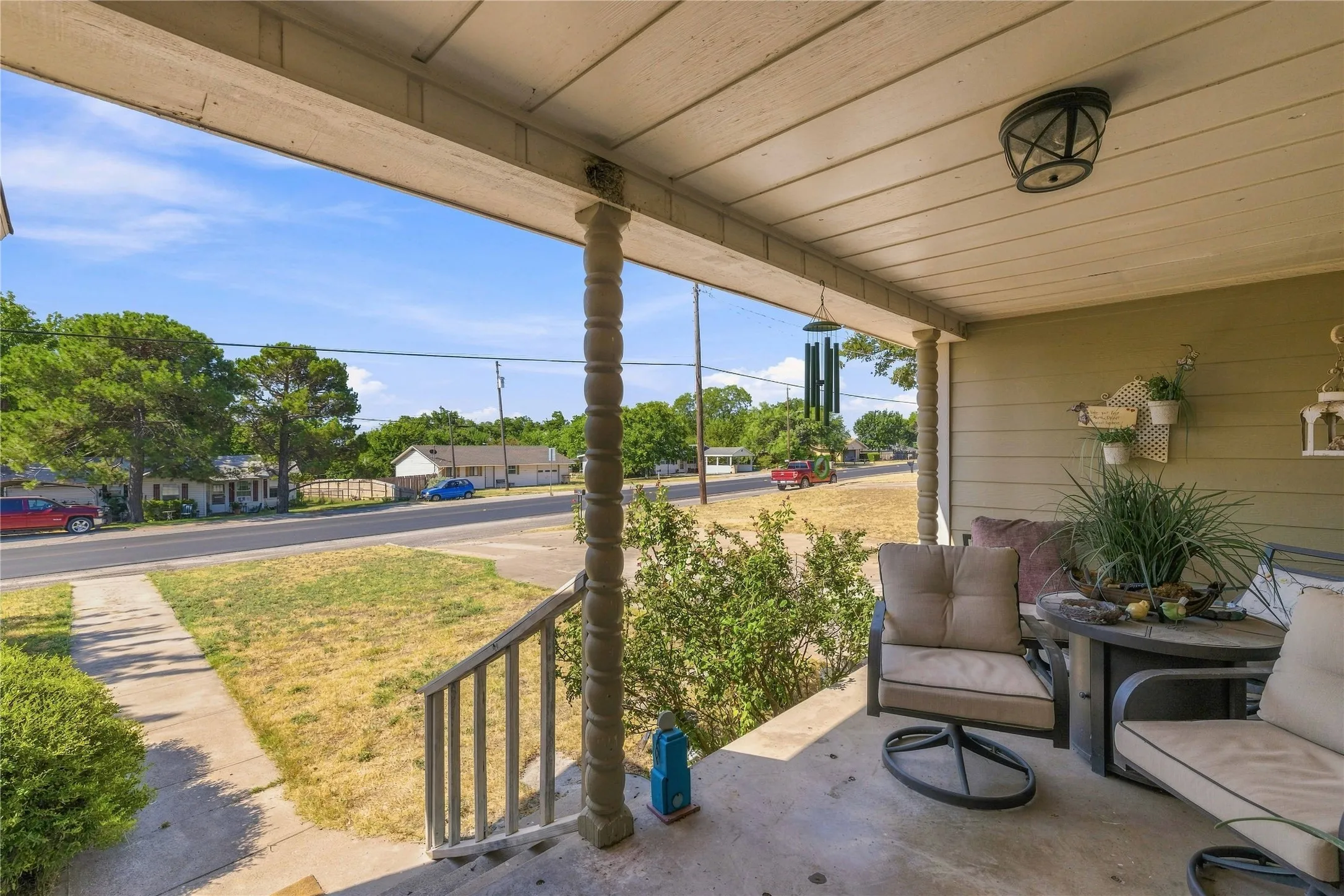 Great covered front porch