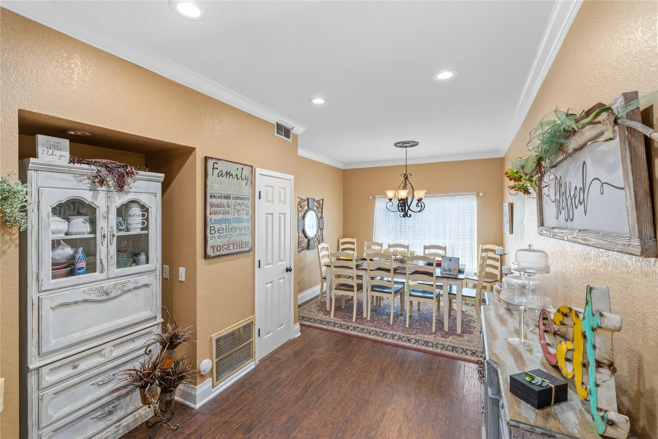Perfect dining room for family dinners