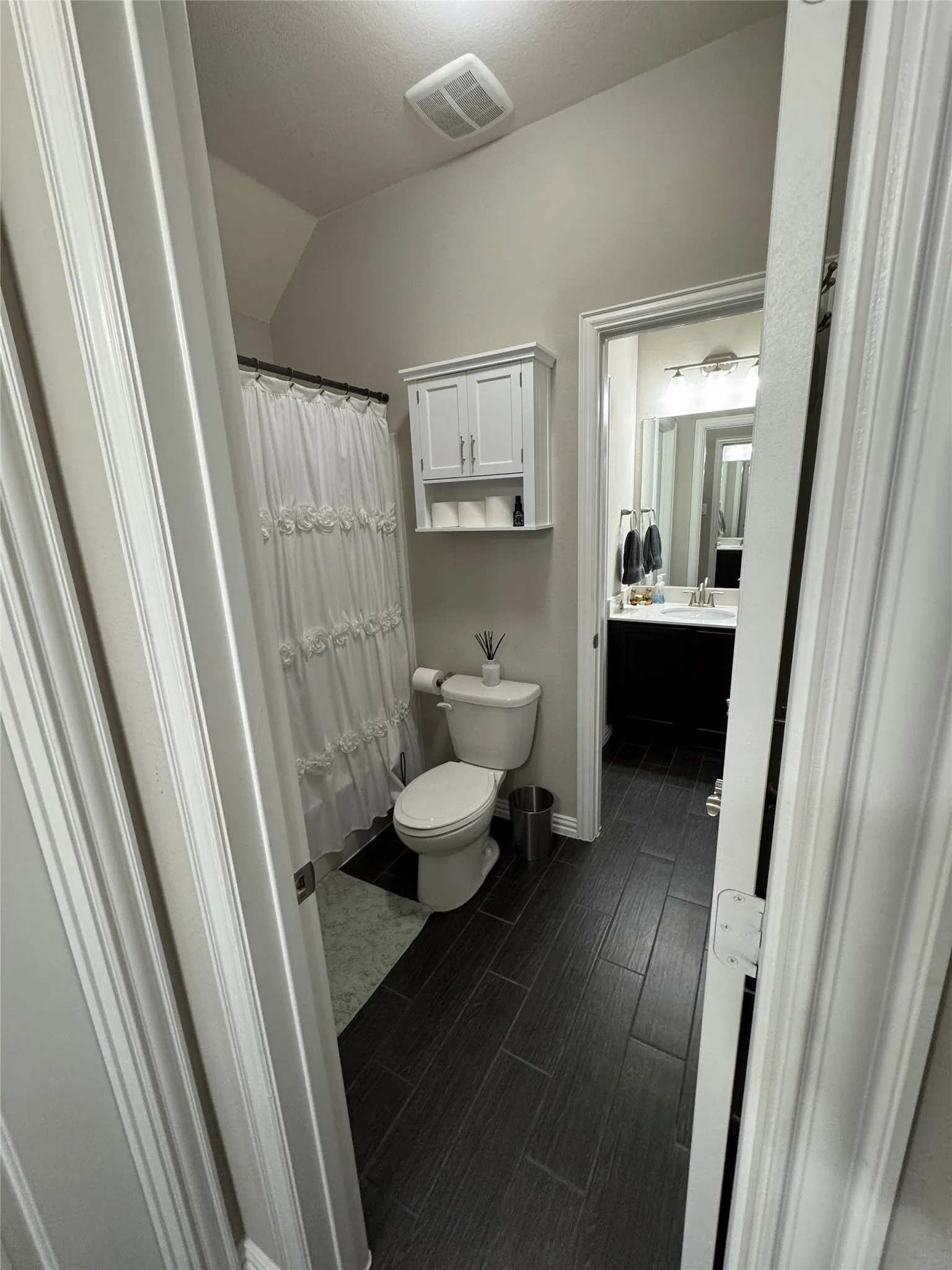 Single Family Residence For Rent in Denton County , 1100 Berrydale Drive, Northlake, Texas 76226, 5 Bedroom, 4 Bathroom, 3 Garage spaces, 3,606 Sqft, built in 2015, mls#21370944, Real Estate Agent in Northlake, Homes For Rent in Denton county, Homes For Rent in Northlake, Realtor in Northlake Texas, Real Estate Brokerage Independent Realty Texas, Luminita Cordes Realtor