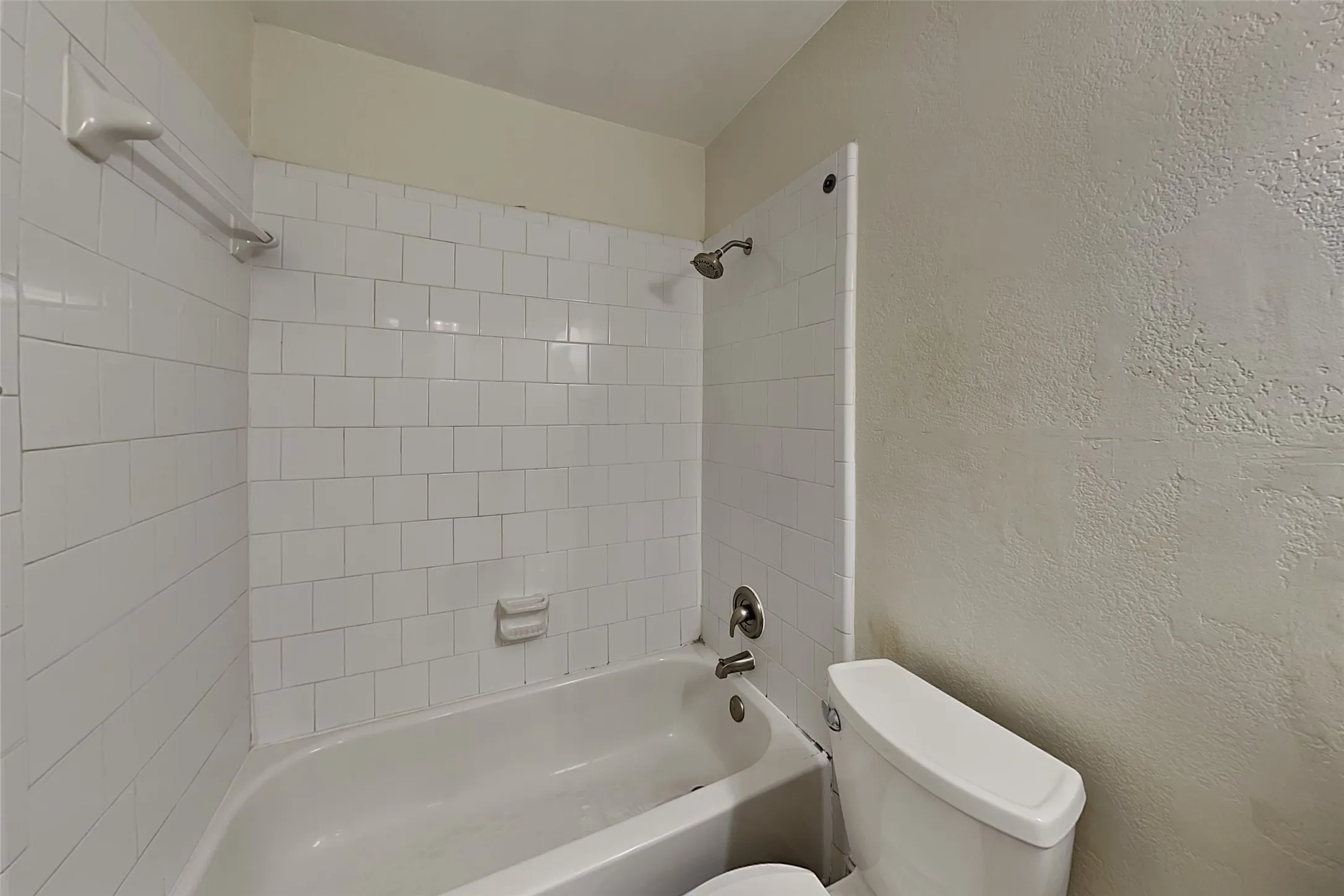 Single Family Residence For Rent in Tarrant County , 4733 Parkmount Drive, Fort Worth, Texas 76137, 3 Bedroom, 2 Bathroom, 2 Garage spaces, 1,768 Sqft, built in 2000, mls#21371846, Real Estate Agent in Fort Worth, Homes For Rent in Tarrant county, Homes For Rent in Fort Worth, Realtor in Fort Worth Texas, Real Estate Brokerage Independent Realty Texas, Luminita Cordes Realtor