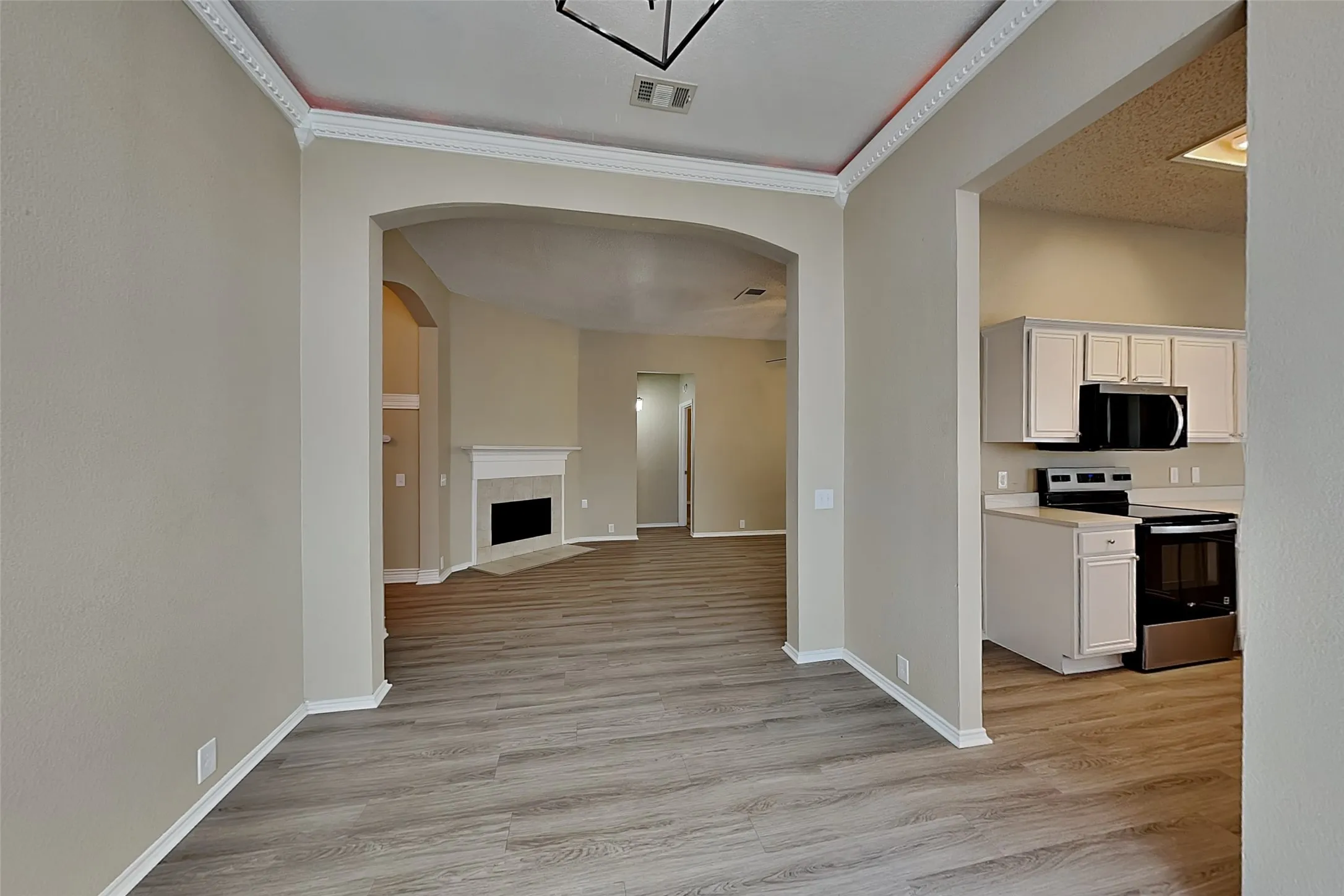Single Family Residence For Rent in Tarrant County , 4733 Parkmount Drive, Fort Worth, Texas 76137, 3 Bedroom, 2 Bathroom, 2 Garage spaces, 1,768 Sqft, built in 2000, mls#21371846, Real Estate Agent in Fort Worth, Homes For Rent in Tarrant county, Homes For Rent in Fort Worth, Realtor in Fort Worth Texas, Real Estate Brokerage Independent Realty Texas, Luminita Cordes Realtor