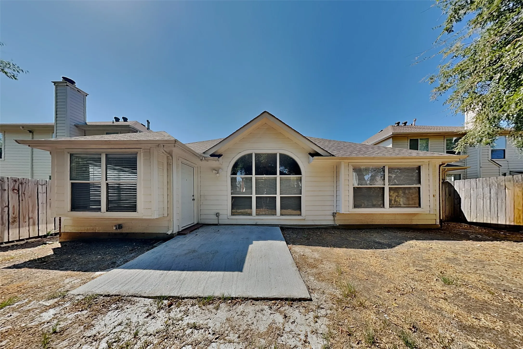 Single Family Residence For Rent in Tarrant County , 4733 Parkmount Drive, Fort Worth, Texas 76137, 3 Bedroom, 2 Bathroom, 2 Garage spaces, 1,768 Sqft, built in 2000, mls#21371846, Real Estate Agent in Fort Worth, Homes For Rent in Tarrant county, Homes For Rent in Fort Worth, Realtor in Fort Worth Texas, Real Estate Brokerage Independent Realty Texas, Luminita Cordes Realtor