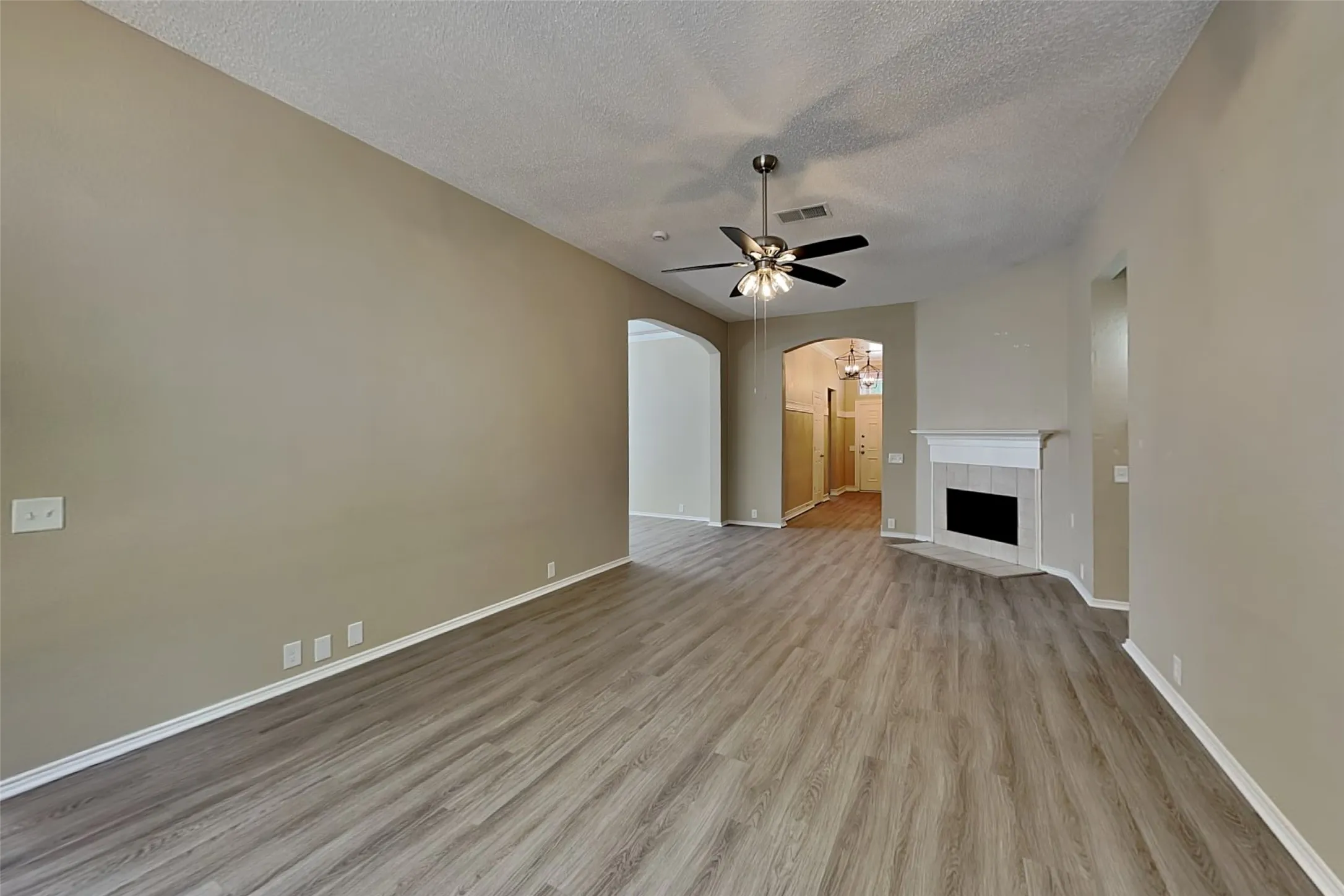 Single Family Residence For Rent in Tarrant County , 4733 Parkmount Drive, Fort Worth, Texas 76137, 3 Bedroom, 2 Bathroom, 2 Garage spaces, 1,768 Sqft, built in 2000, mls#21371846, Real Estate Agent in Fort Worth, Homes For Rent in Tarrant county, Homes For Rent in Fort Worth, Realtor in Fort Worth Texas, Real Estate Brokerage Independent Realty Texas, Luminita Cordes Realtor
