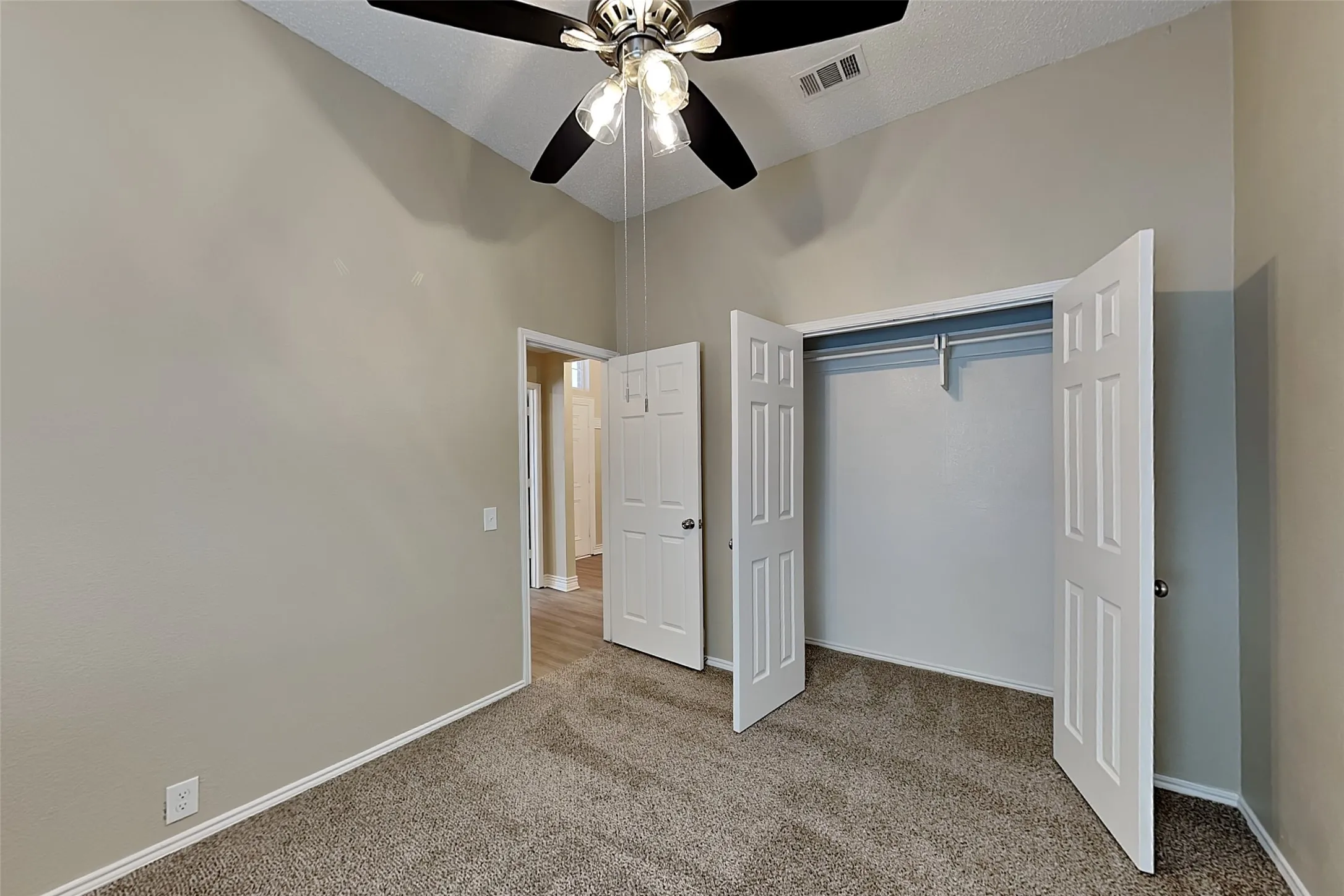 Single Family Residence For Rent in Tarrant County , 4733 Parkmount Drive, Fort Worth, Texas 76137, 3 Bedroom, 2 Bathroom, 2 Garage spaces, 1,768 Sqft, built in 2000, mls#21371846, Real Estate Agent in Fort Worth, Homes For Rent in Tarrant county, Homes For Rent in Fort Worth, Realtor in Fort Worth Texas, Real Estate Brokerage Independent Realty Texas, Luminita Cordes Realtor