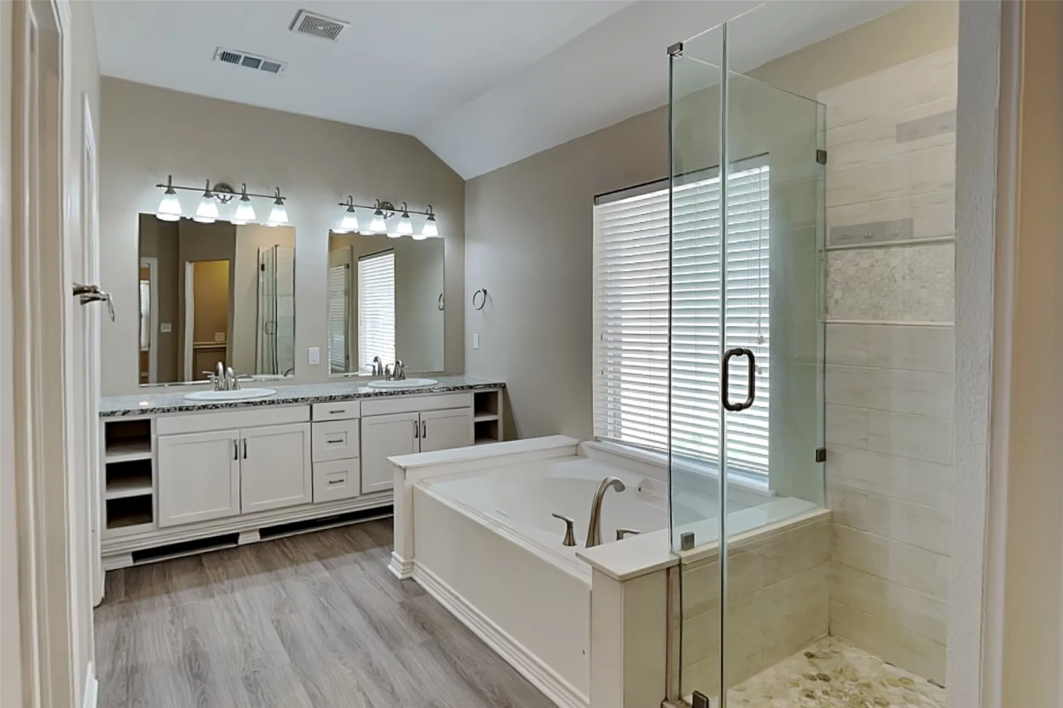 Single Family Residence For Rent in Tarrant County , 4733 Parkmount Drive, Fort Worth, Texas 76137, 3 Bedroom, 2 Bathroom, 2 Garage spaces, 1,768 Sqft, built in 2000, mls#21371846, Real Estate Agent in Fort Worth, Homes For Rent in Tarrant county, Homes For Rent in Fort Worth, Realtor in Fort Worth Texas, Real Estate Brokerage Independent Realty Texas, Luminita Cordes Realtor
