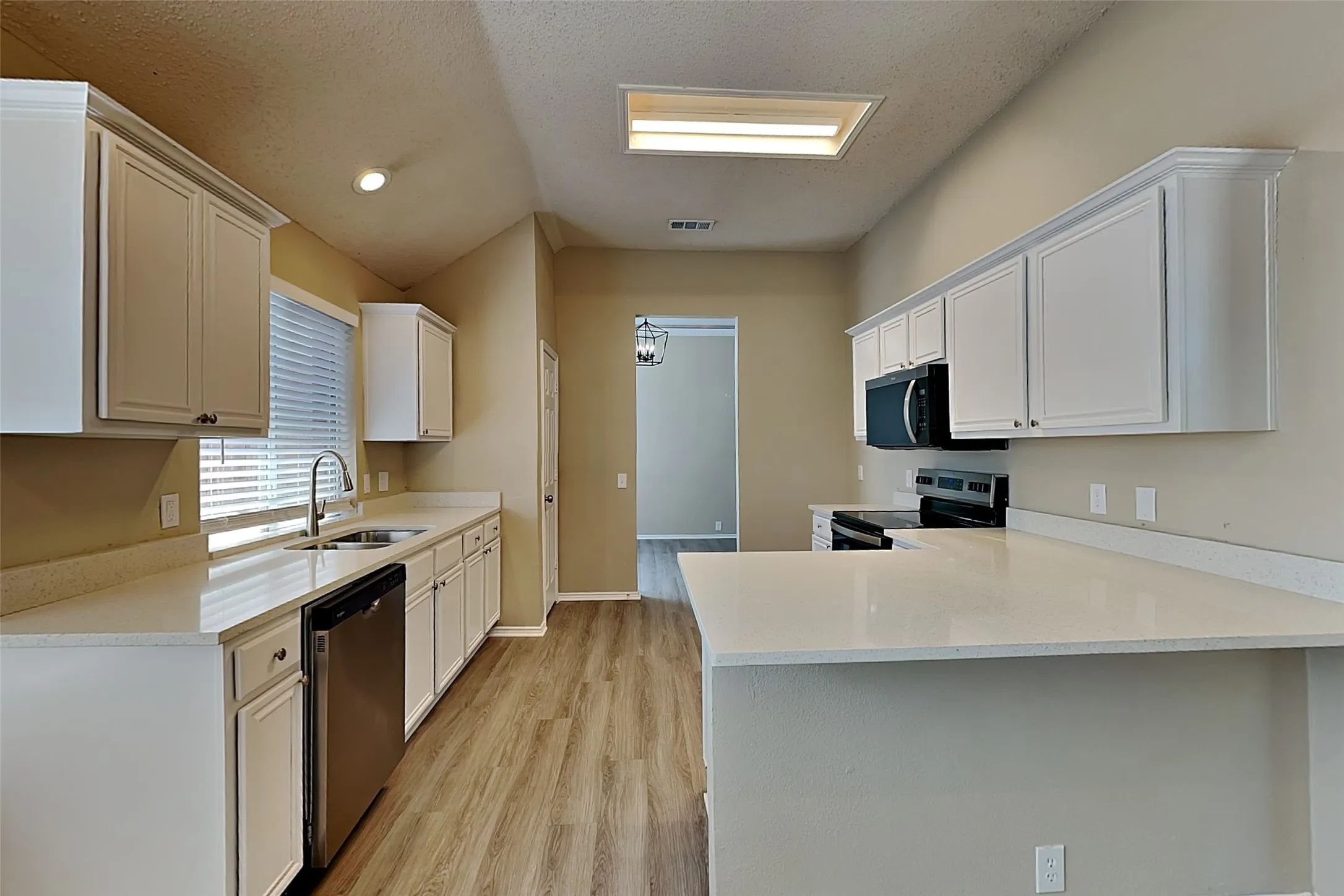 Single Family Residence For Rent in Tarrant County , 4733 Parkmount Drive, Fort Worth, Texas 76137, 3 Bedroom, 2 Bathroom, 2 Garage spaces, 1,768 Sqft, built in 2000, mls#21371846, Real Estate Agent in Fort Worth, Homes For Rent in Tarrant county, Homes For Rent in Fort Worth, Realtor in Fort Worth Texas, Real Estate Brokerage Independent Realty Texas, Luminita Cordes Realtor