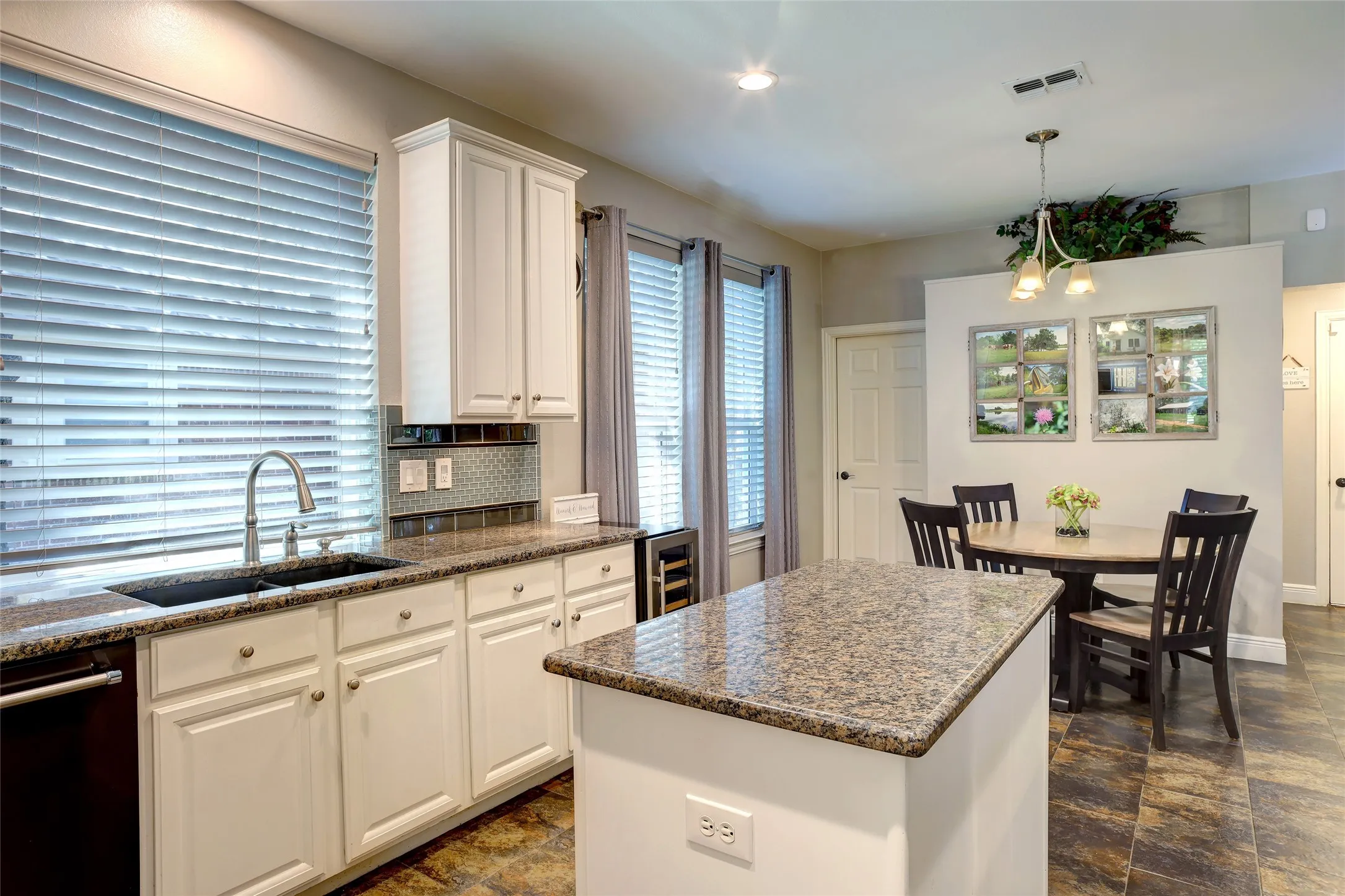 Single Family Residence For Sale in Collin County , 402 Irvine Drive, Allen, Texas 75013, 5 Bedroom, 4 Bathroom, 2 Garage spaces, 2,922 Sqft, built in 1996, mls#21369249, Real Estate Agent in Allen, Homes For Sale in Collin county, Homes For Sale in Allen, Realtor in Allen Texas, Real Estate Brokerage Independent Realty Texas, Luminita Cordes Realtor