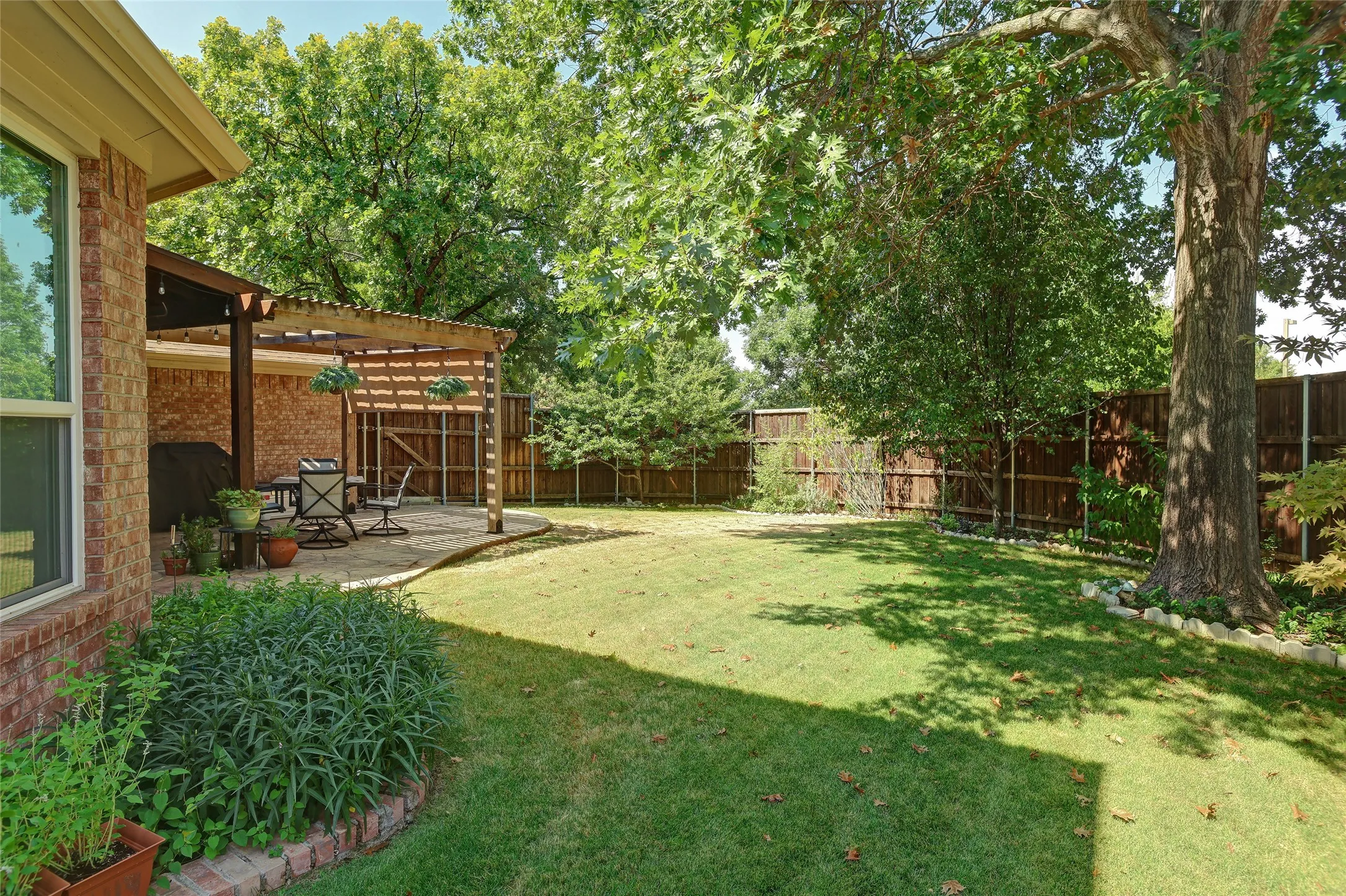 Single Family Residence For Sale in Collin County , 402 Irvine Drive, Allen, Texas 75013, 5 Bedroom, 4 Bathroom, 2 Garage spaces, 2,922 Sqft, built in 1996, mls#21369249, Real Estate Agent in Allen, Homes For Sale in Collin county, Homes For Sale in Allen, Realtor in Allen Texas, Real Estate Brokerage Independent Realty Texas, Luminita Cordes Realtor