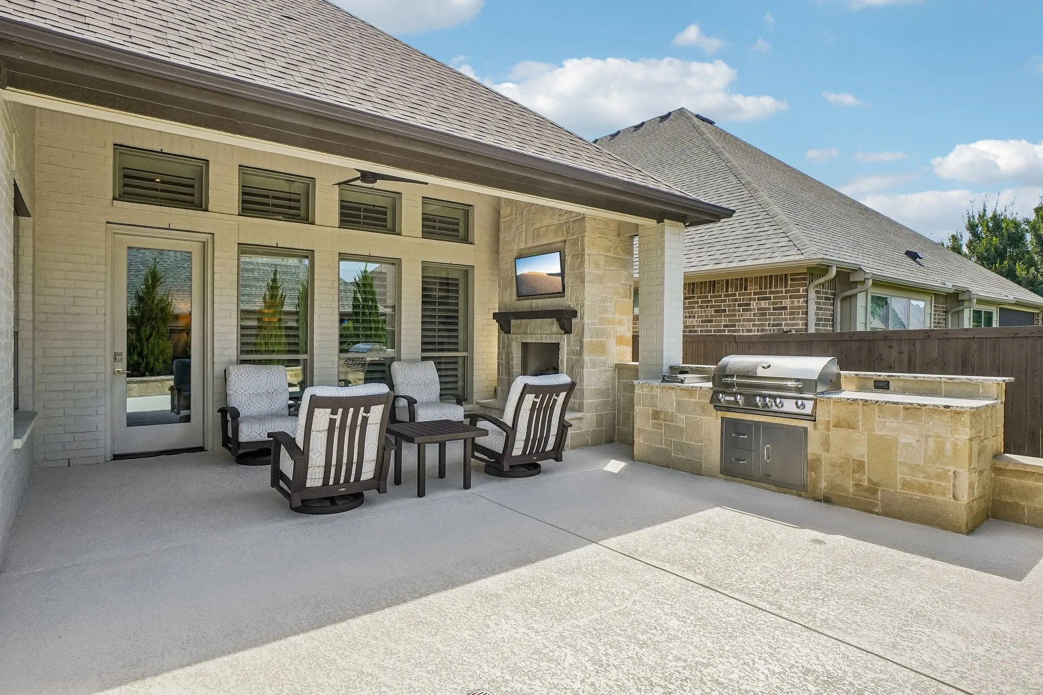 Single Family Residence For Sale in Denton County , 150 Freesia Drive, Flower Mound, Texas 75028, 3 Bedroom, 3 Bathroom, 2 Garage spaces, 3,034 Sqft, built in 2019, mls#21371727, Real Estate Agent in Flower Mound, Homes For Sale in Denton county, Homes For Sale in Flower Mound, Realtor in Flower Mound Texas, Real Estate Brokerage Independent Realty Texas, Luminita Cordes Realtor